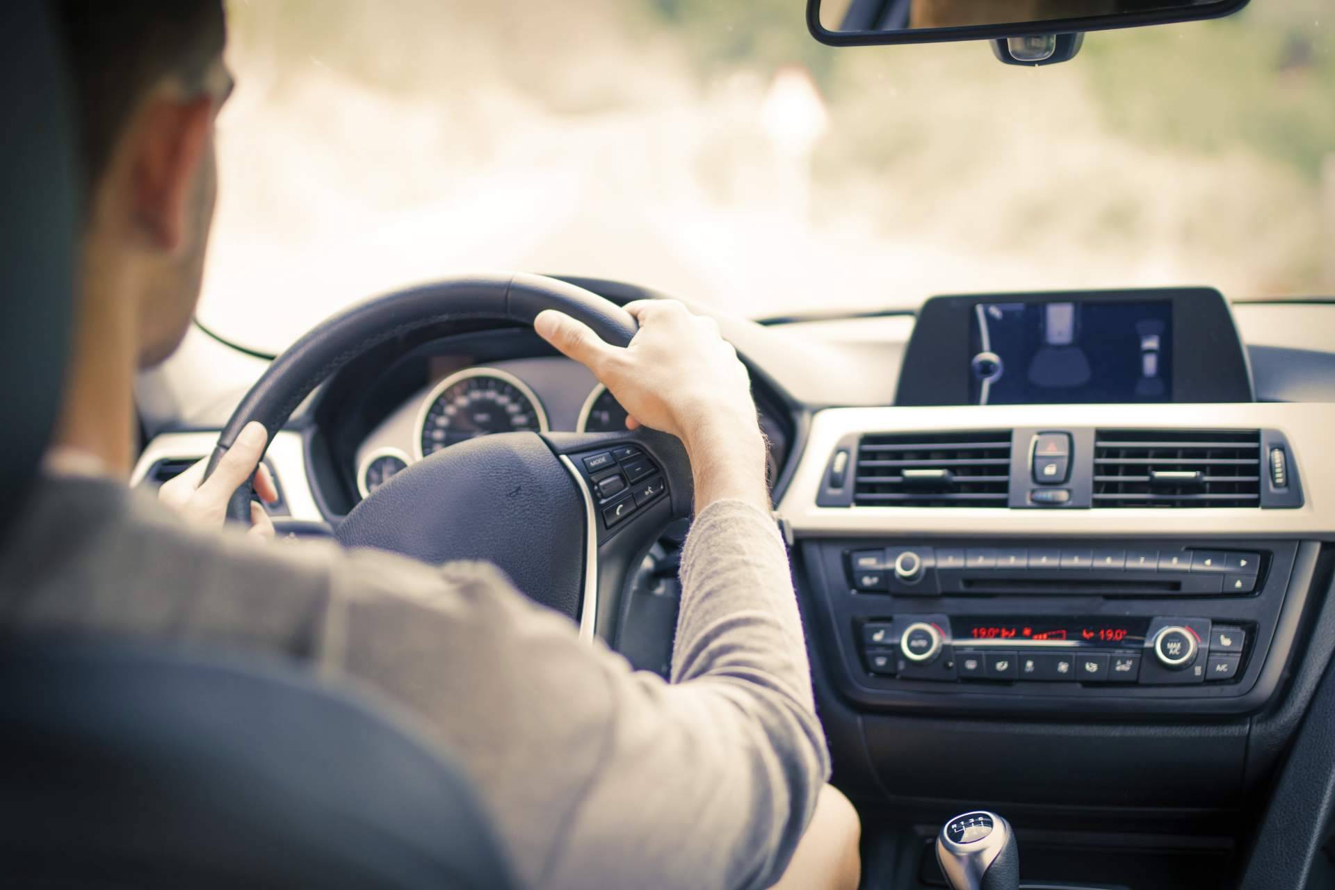¿Qué mantenimientos hay que hacer a un coche en verano antes de viajar?