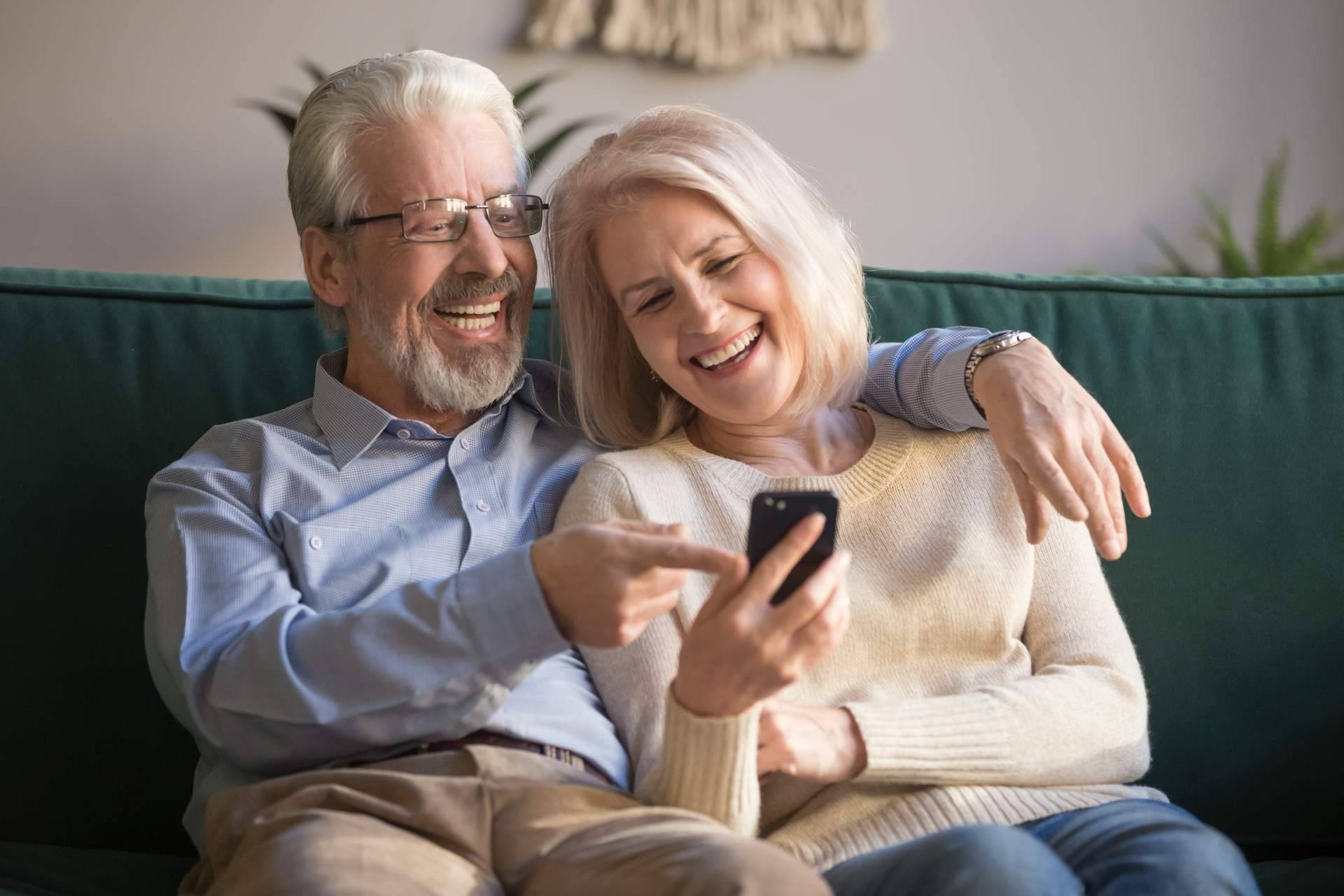 Relanzamiento de las tarifas familiares para compartir datos en el Día del Abuelo, por OROC Fibra y Móvil