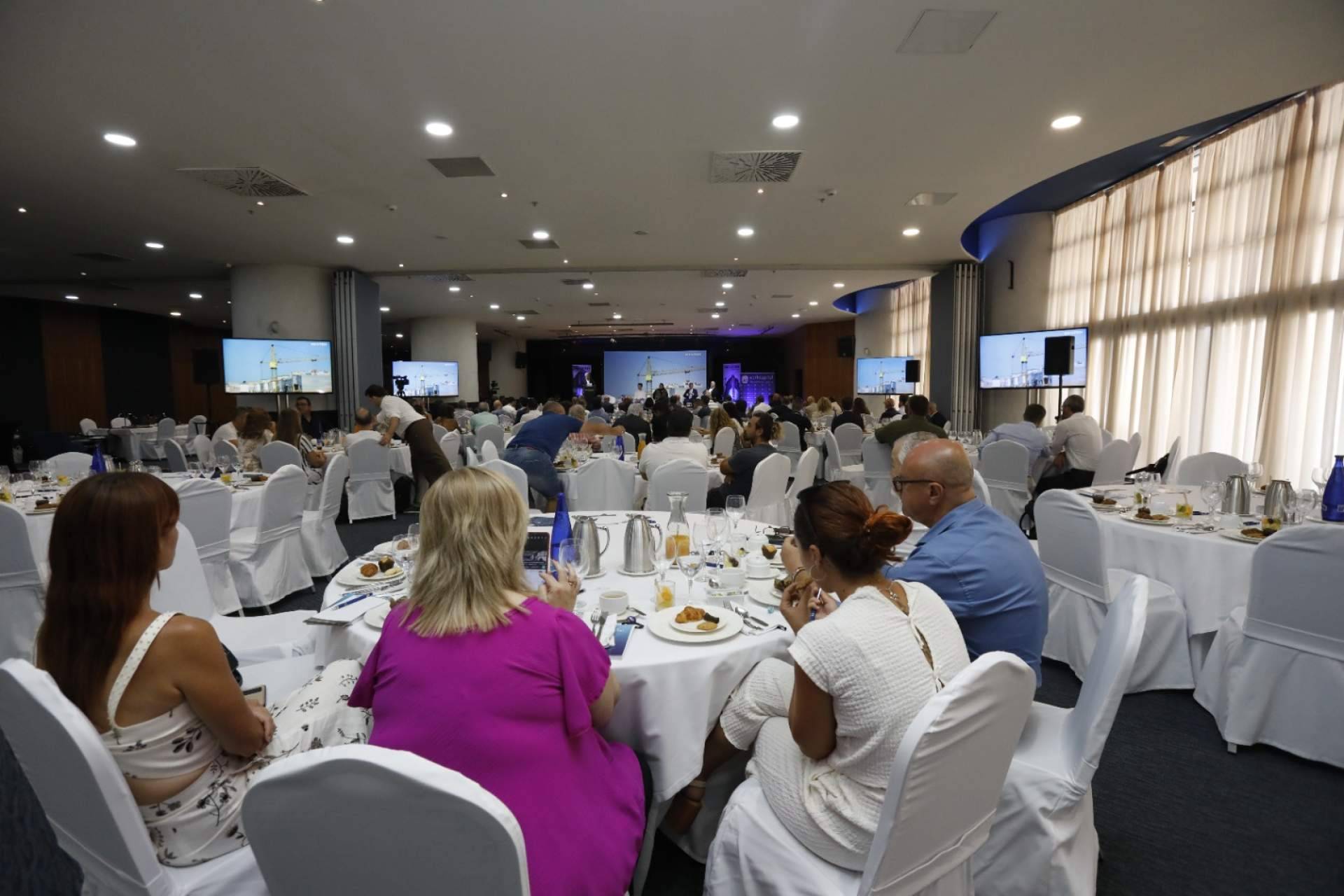 El 'FORO DEXTER - Comunidad Valenciana' congregó a 200 empresarios en Benidorm