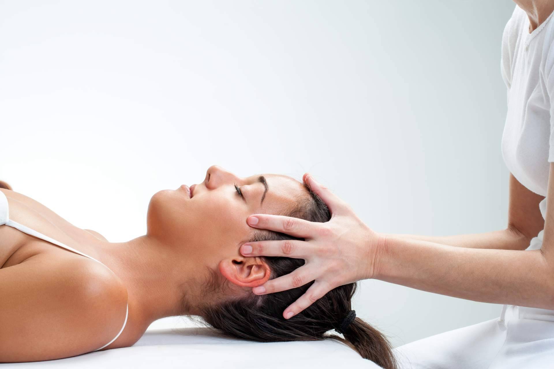 Dolores más comunes en las sesiones de osteopatía en Madrid, con Enrique Cheng