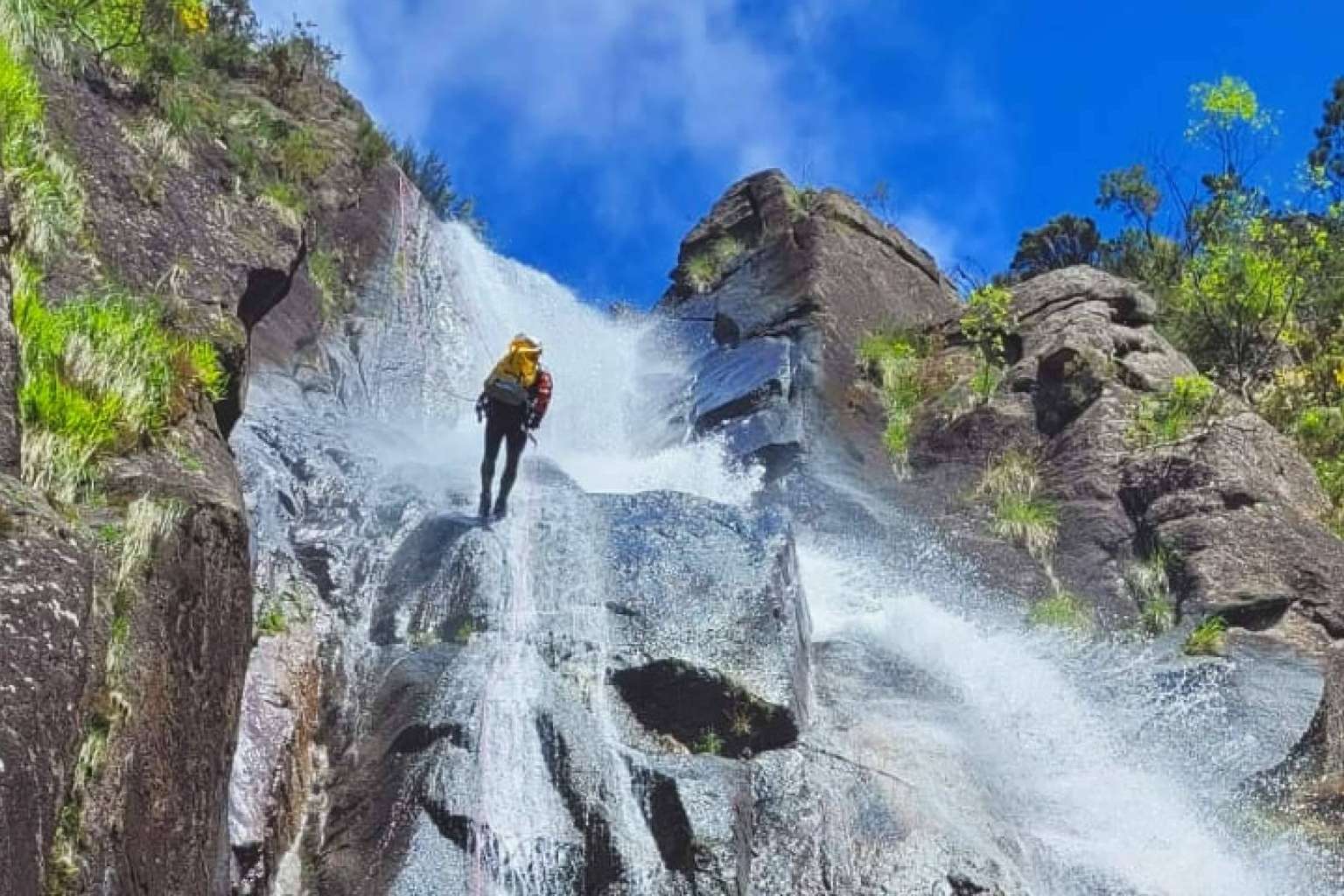 Hacer barranquismo en Galicia con Turac Aventura