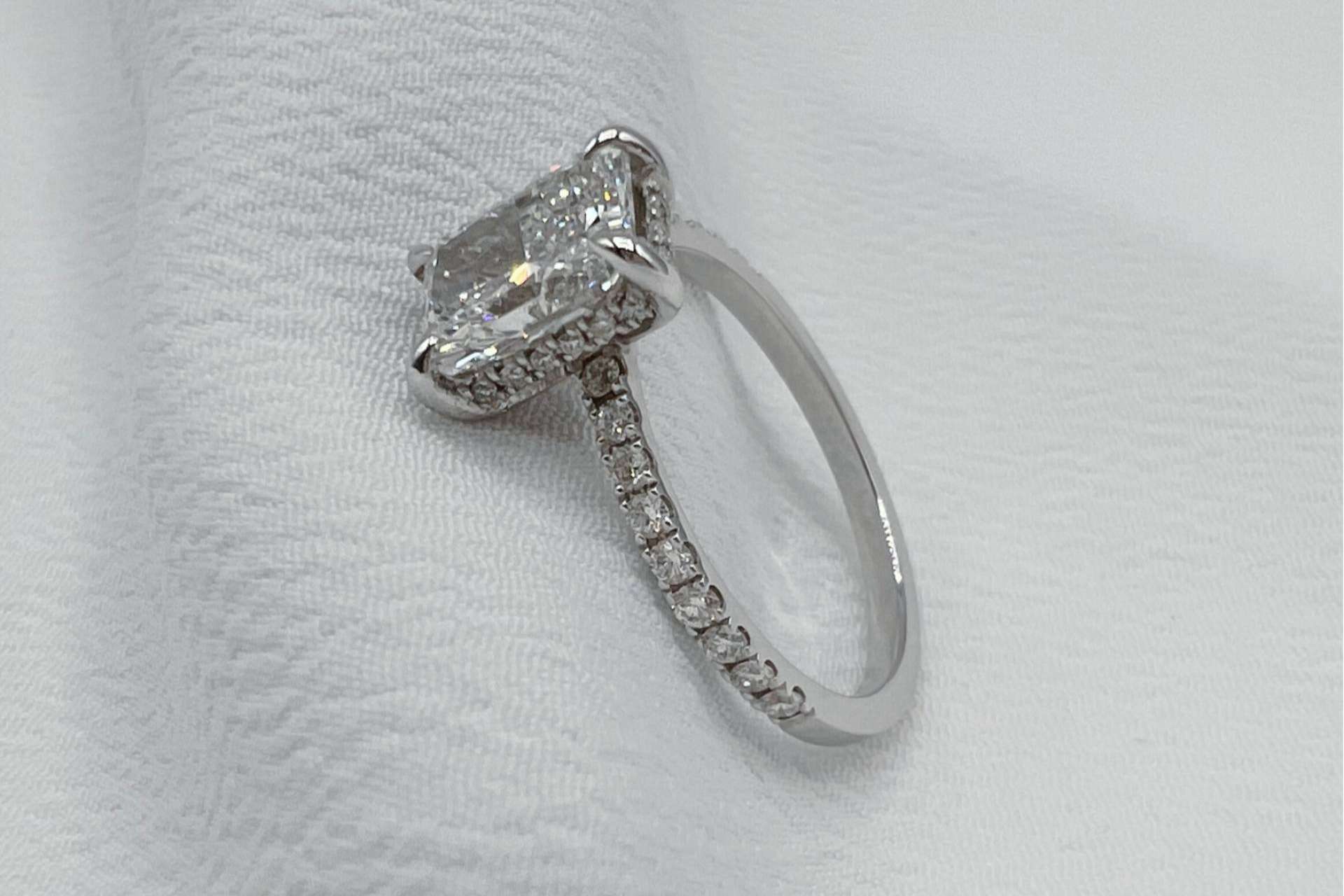 Mimoke presenta Diana, el anillo de compromiso con una esencia especial