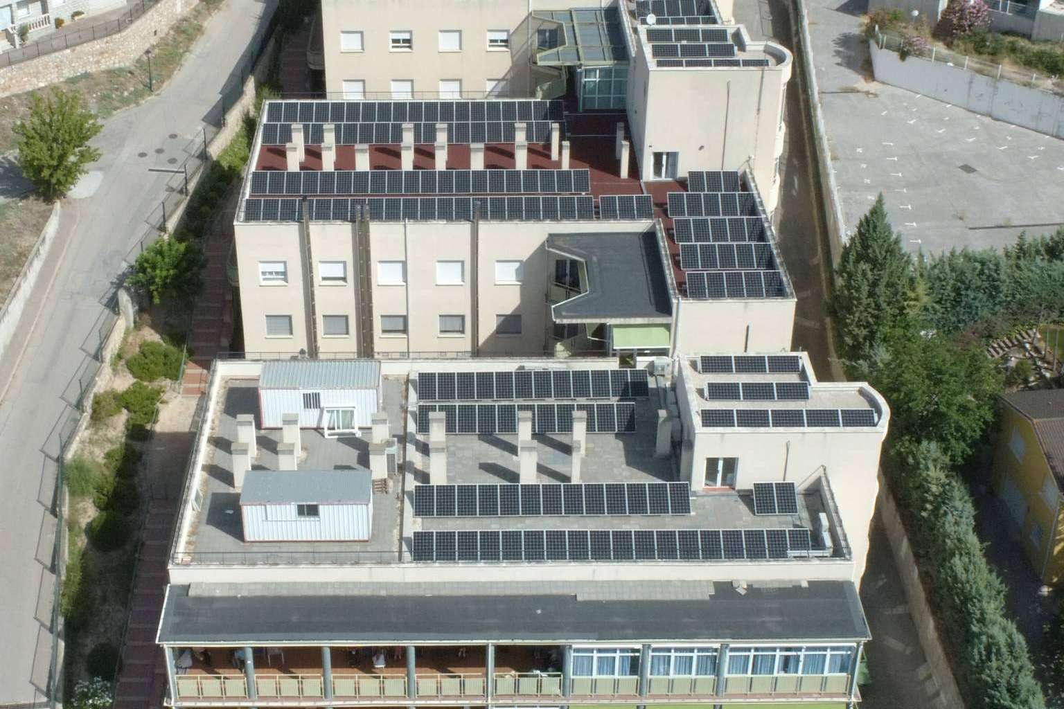 El equipo de E4e Soluciones es experto en servicios de autoconsumo para residencias de mayores y hospitales
