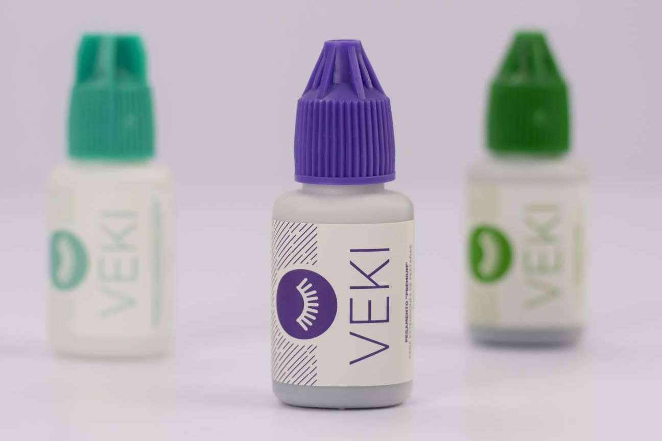 Los productos cosméticos y las extensiones de pestañas que ofrece VEKI
