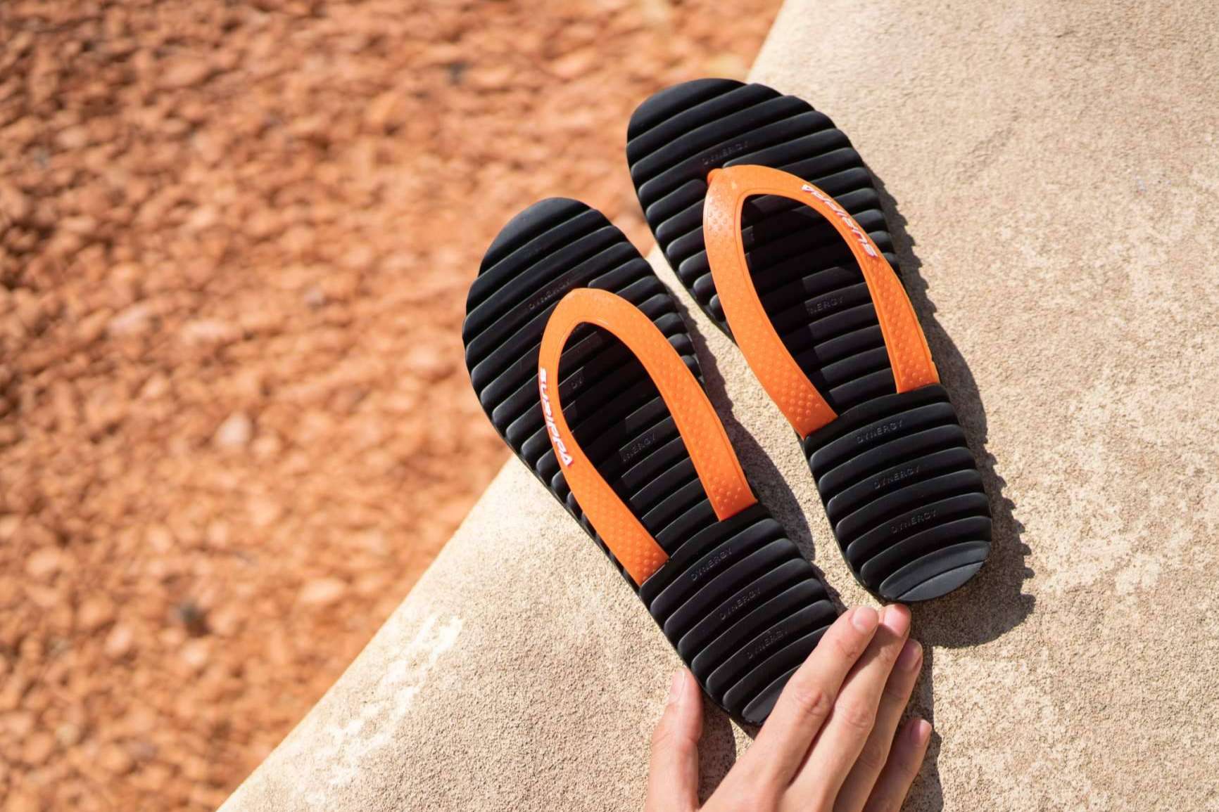 Chanclas de doble amortiguación; la nueva tendencia para la recuperación de pies cansados en deportistas