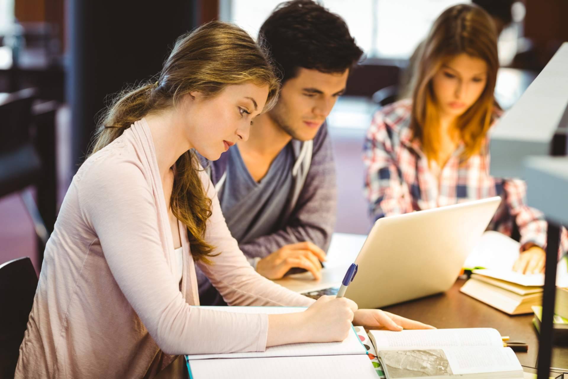 La amplia oferta de ciclos formativos online de grado medio y superior de EEP iGroup