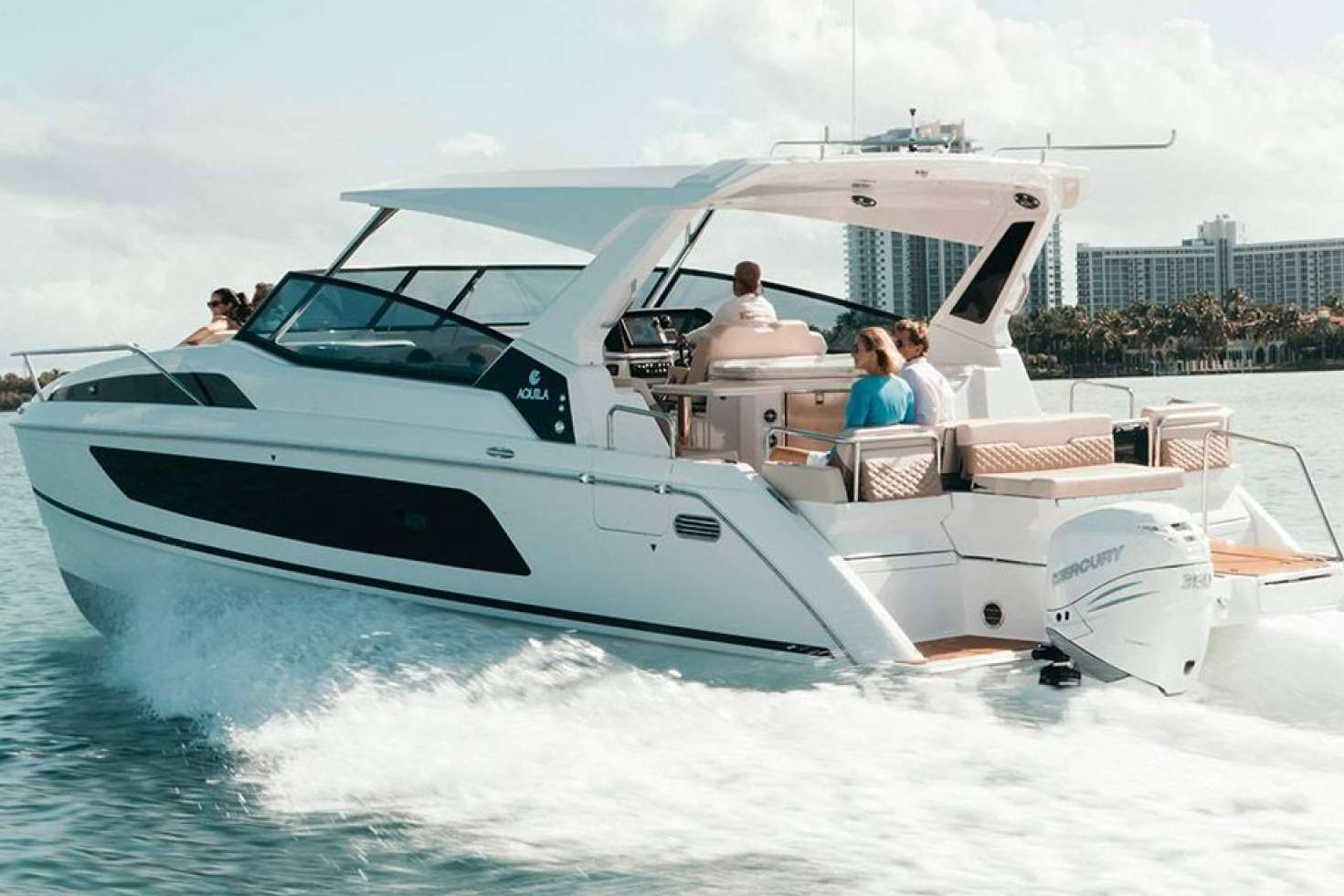 Los especialistas de Nautic Services y su servicio de mantenimiento de barcos