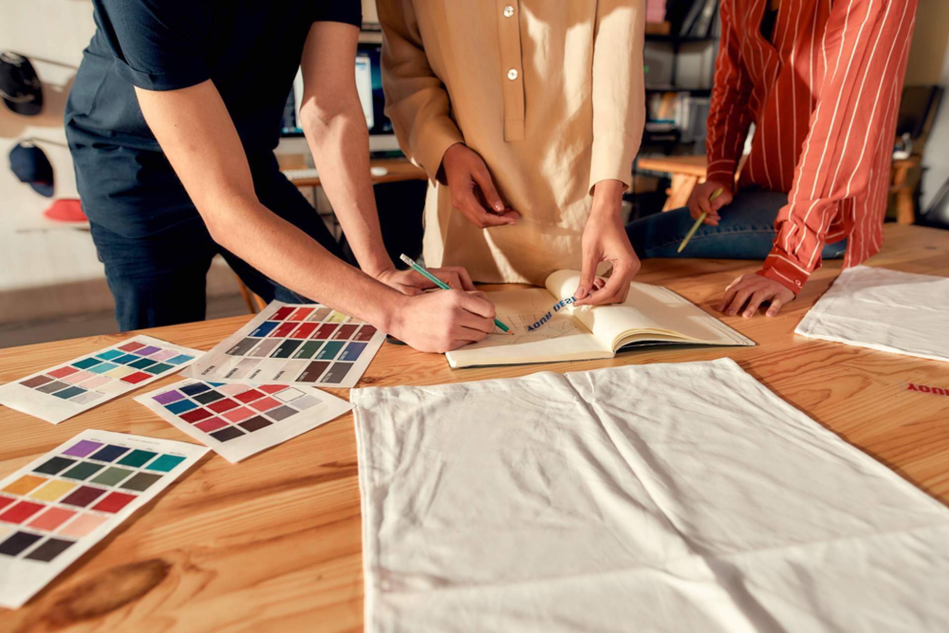 El impacto del merchandising en festivales y conciertos, con Ainos Publicidad