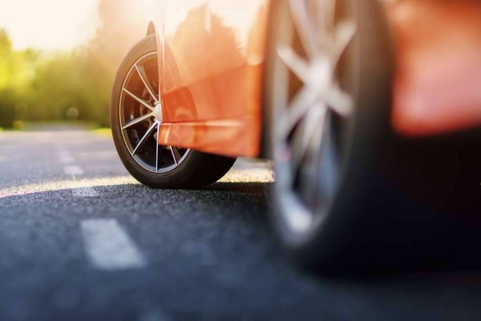 Reclamar por el cartel de coches, por Villaquirán Abogados