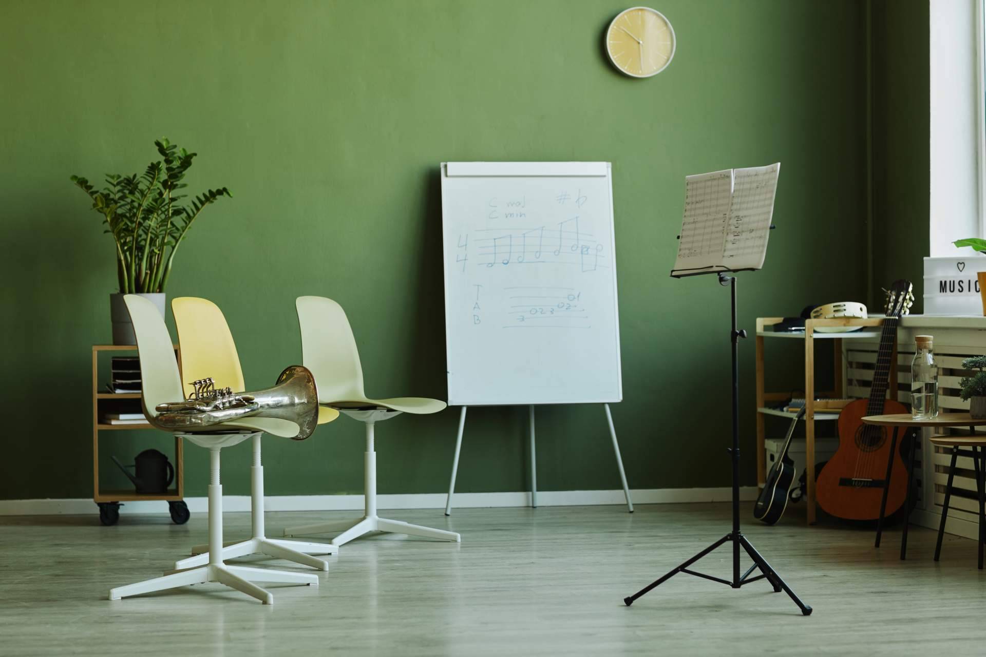 ¿Cuáles son las ventajas de escuchar música y de aprender a tocar instrumentos?