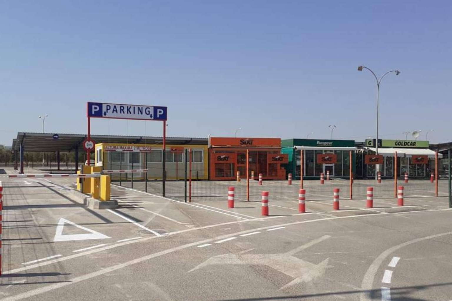Dejar el coche en buenas manos antes de coger un vuelo de la mano de Grupo Cariño y su aparcamiento en el aeropuerto de Granada