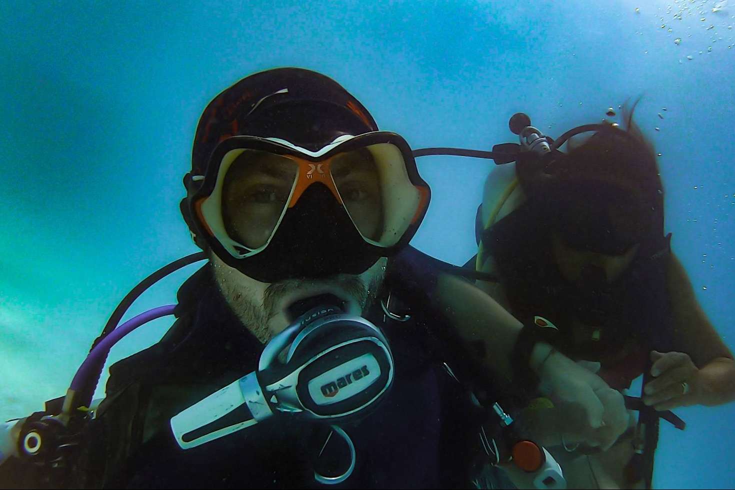 Escuela de buceo con españoles en el paraíso del buceo, con Drop Dive Maldives