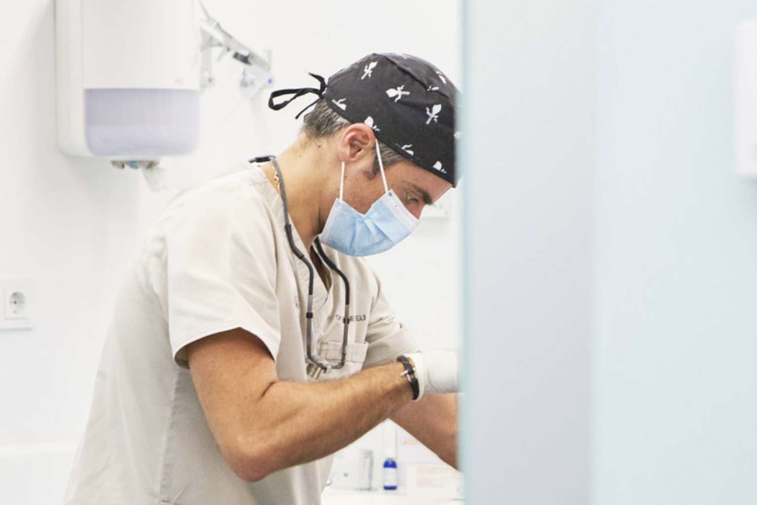 ¿Cómo se puede corregir la sonrisa gingival?, por Clínica Dental Ruiz de Gopegui