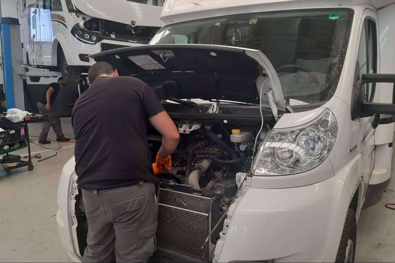 Reparación y mantenimiento de autocaravanas con 35 años de experiencia; ASCAUTO