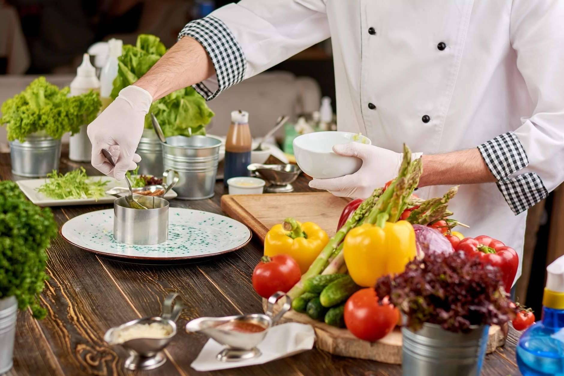 El primer diccionario enciclopédico interdisciplinar e interactivo para el profesional de restauración, 'GASTRONOMÍA de la A a la Z'