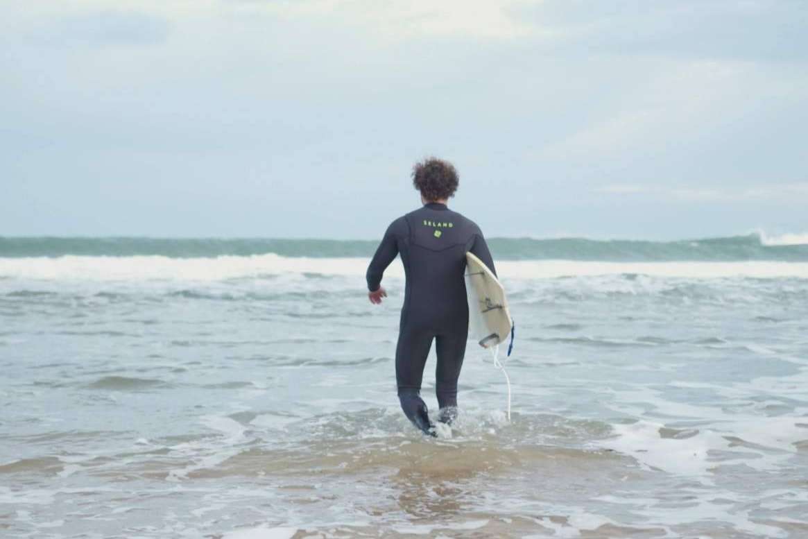 Las ventajas de prender a surfear con Surfland.app