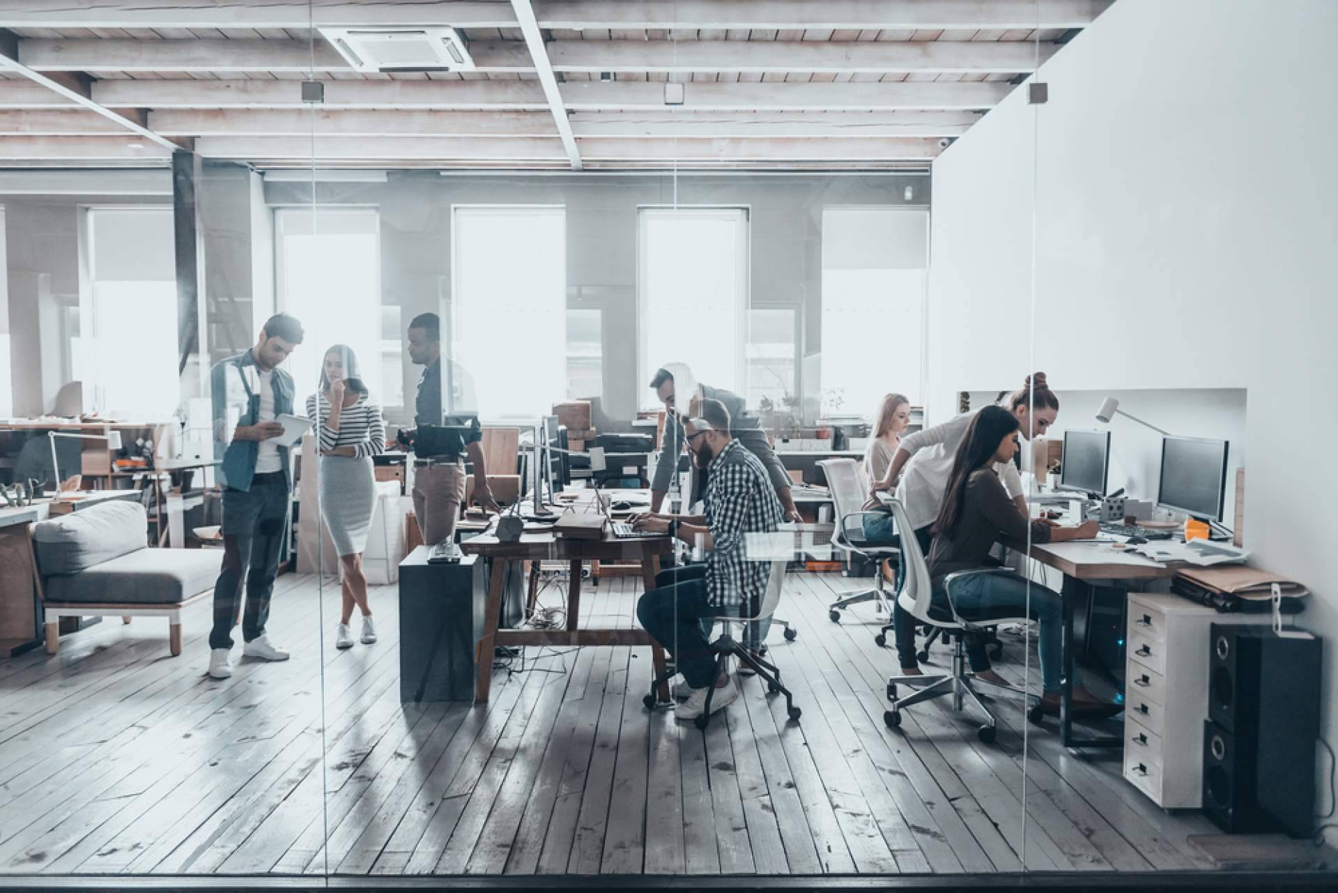 Conocer los beneficios del hot desking de la mano de Hybo