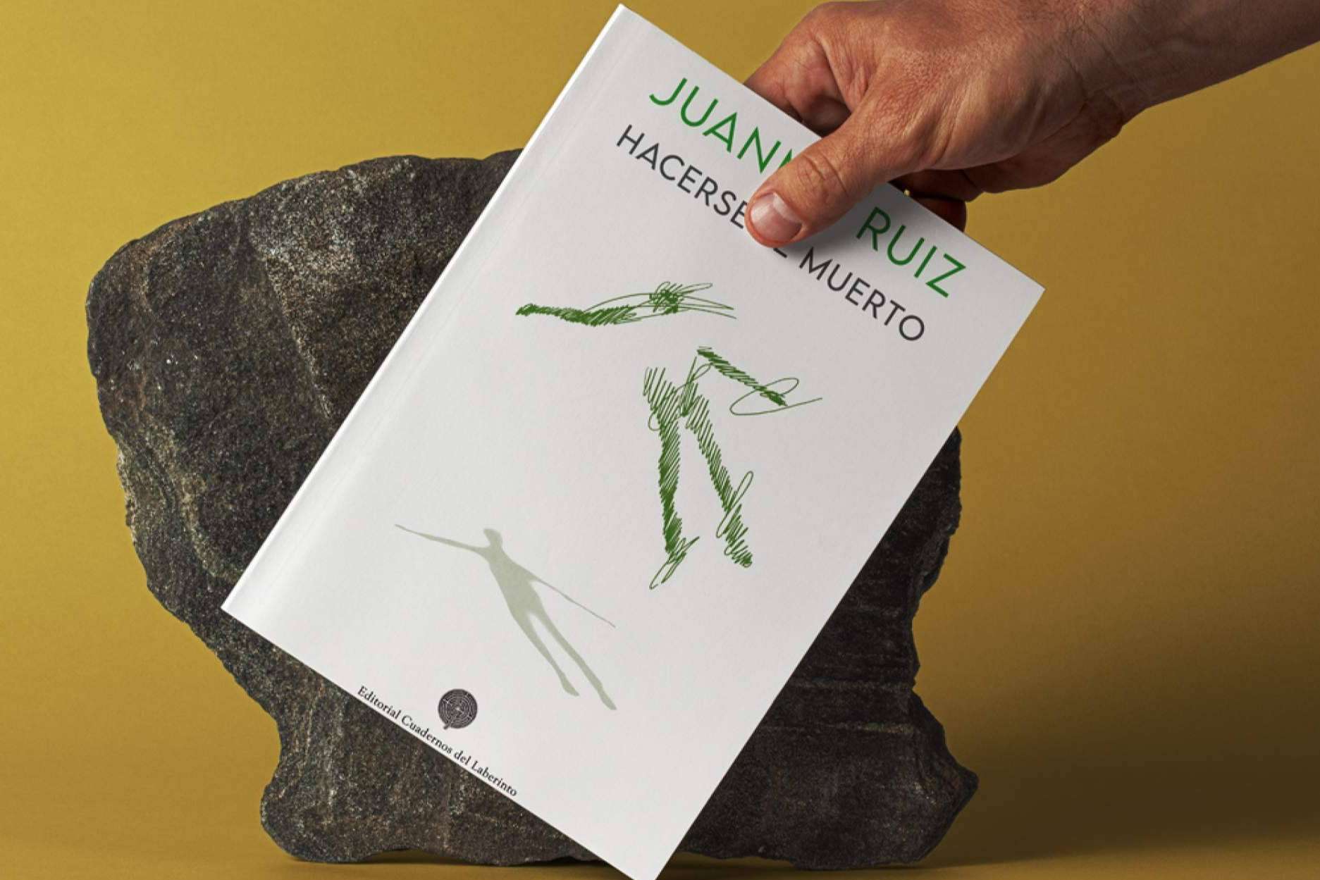 Llega 'Hacerse el muerto', el nuevo libro de Juanma Ruiz; 'Tengo una fe renovada en el poder de la poesía'