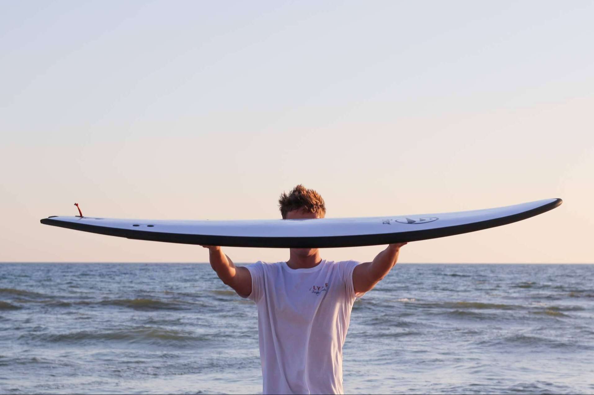 Entrevista con Flysurf, una marca que todo surfista principiante necesita
