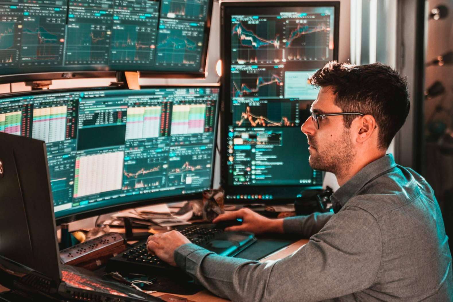 Streaming Trading ofrece 1 mes de regalo de sala de trading con la contratación de la formación teórica