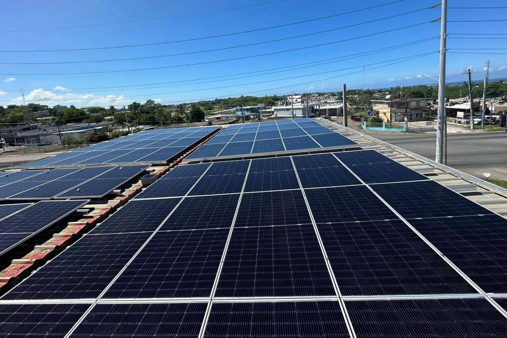 Proyecto solar en gasolineras Puma y Texaco, con reSOLient