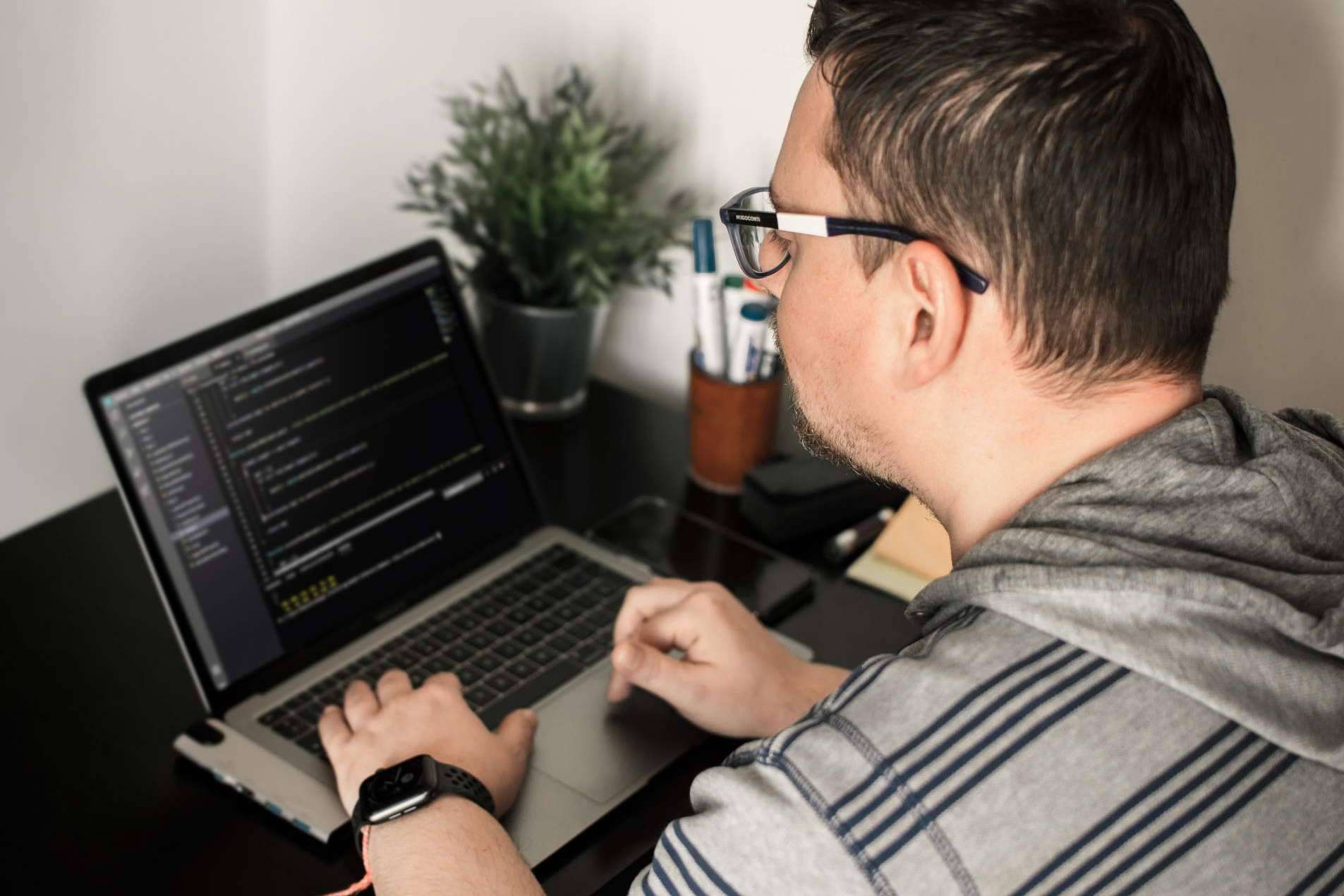 Acceder a bootcamps de desarrollo web y de análisis de datos con la escuela de tecnología Codenotch