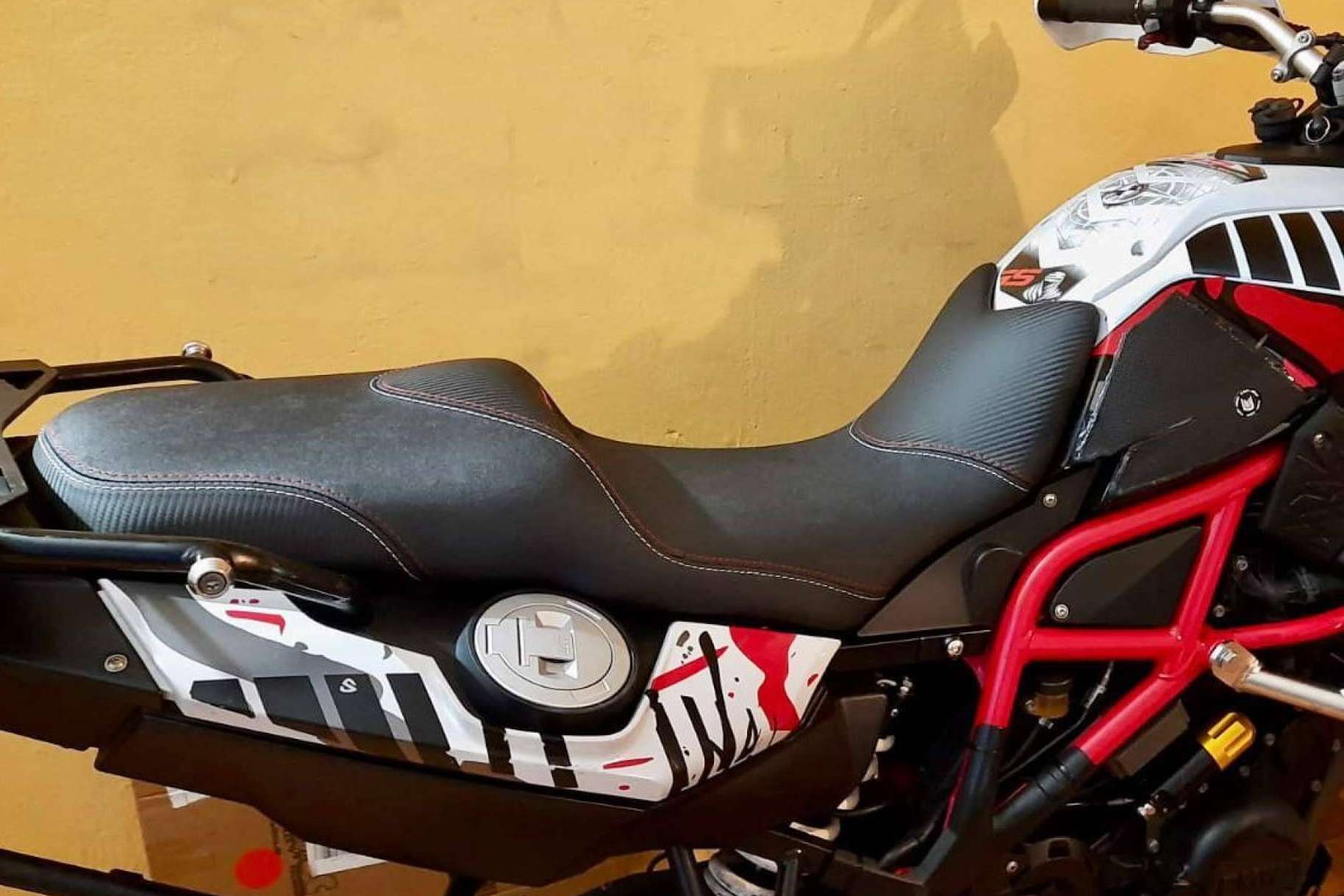 Personalizar la funda de asiento de una moto con JM-FUNDAS