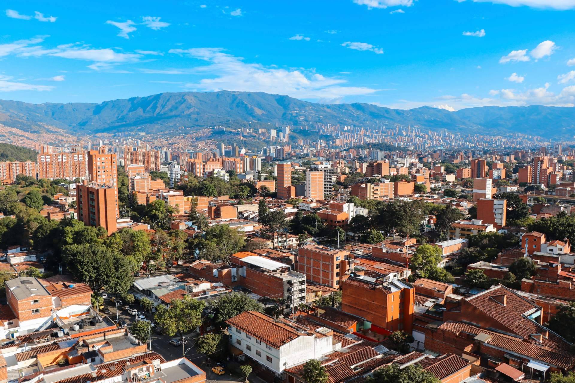 ¿Es asequible comprar una propiedad en Colombia dada la diferencia cambiaria?