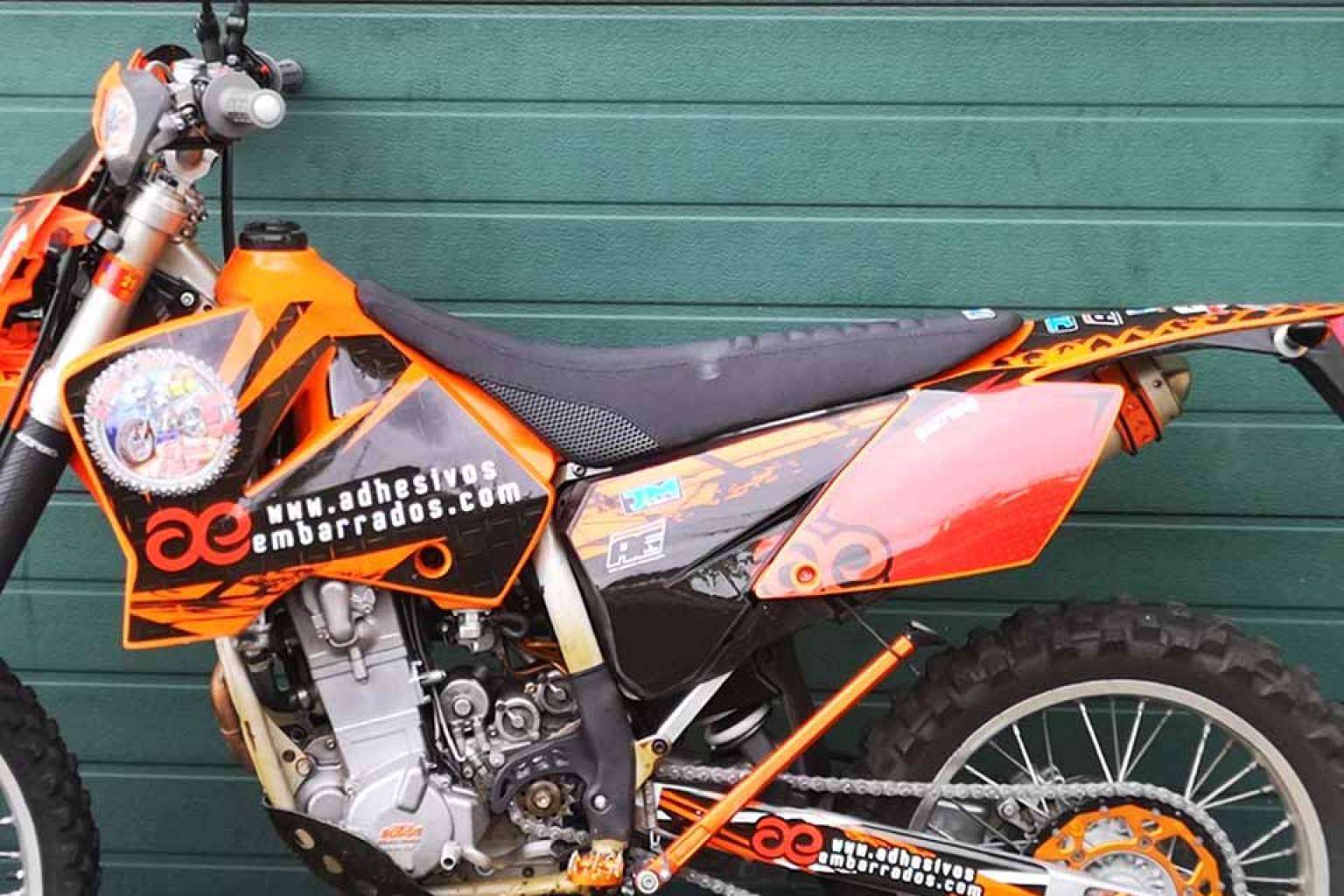 Los asientos de motos antideslizantes permiten un mayor agarre, por JM-FUNDAS