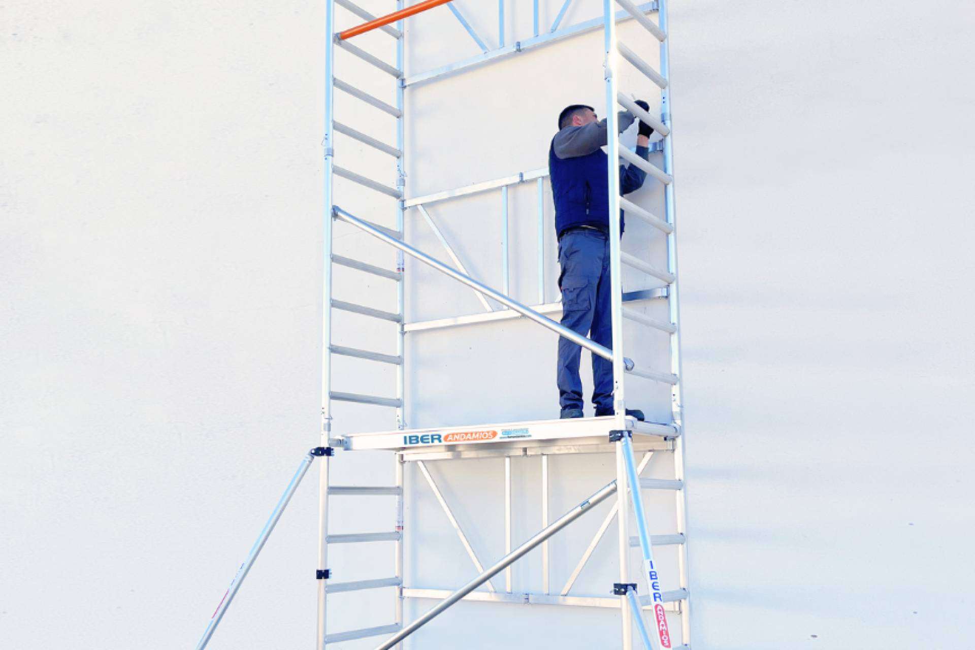 IBERANDAMIOS ofrece venta online de andamios plegables de aluminio