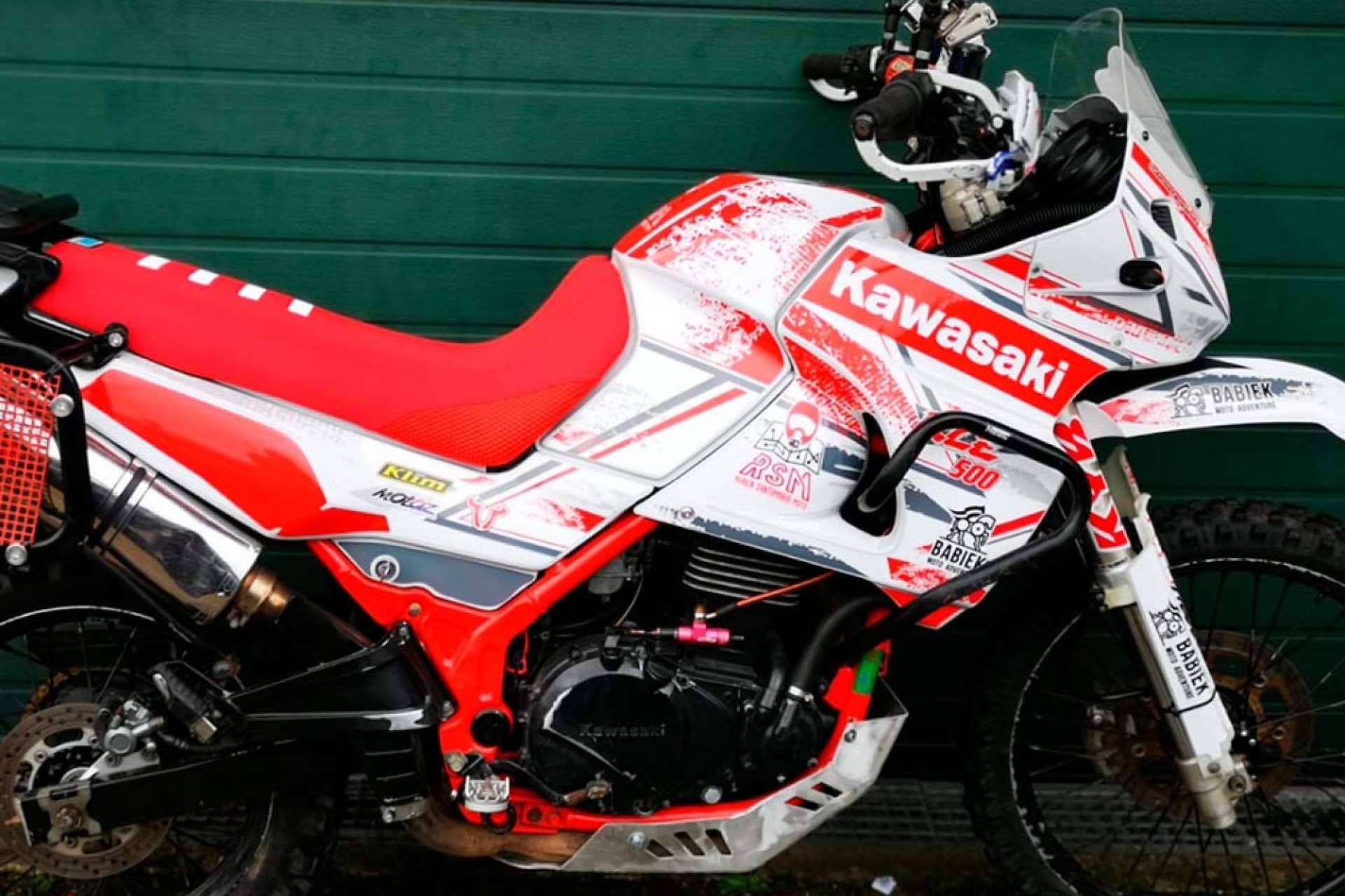 Un toque diferenciador a la motocicleta con ADHESIVOSEMBARRADOS