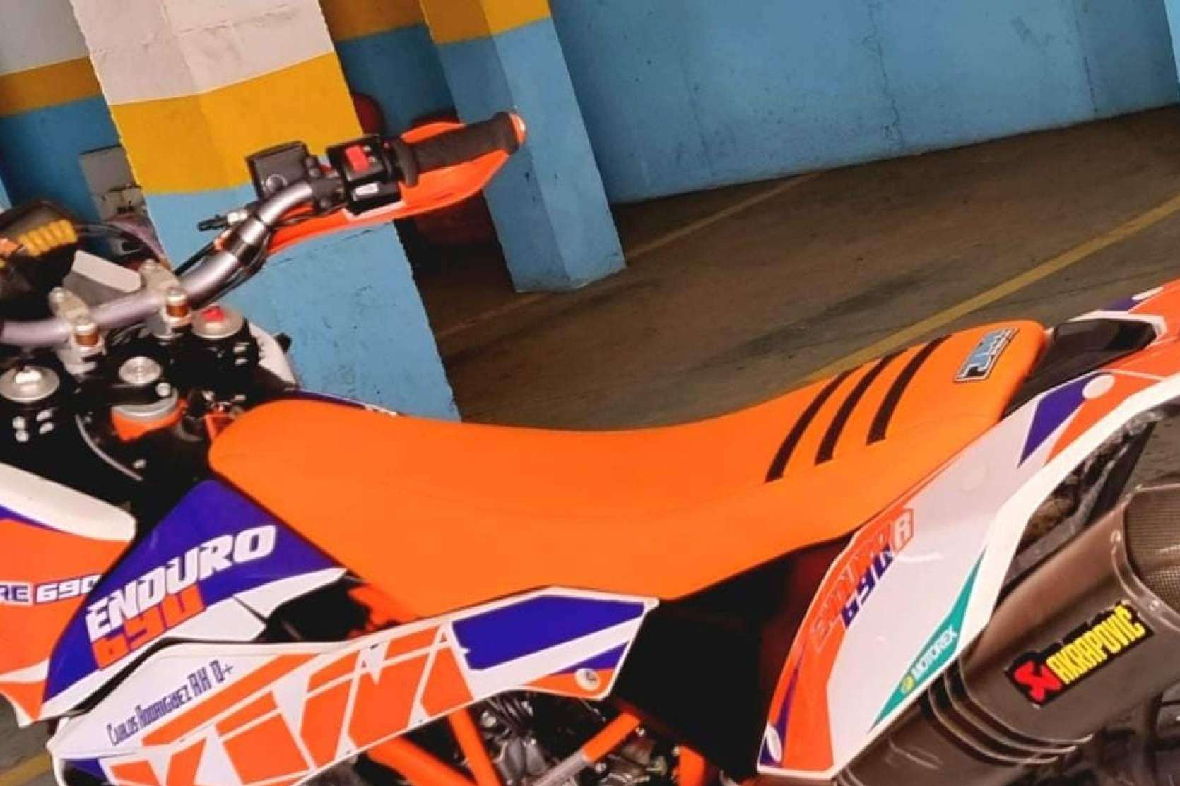 Nuevos kits de adhesivos para moto disponibles en ADHESIVOSEMBARRADOS