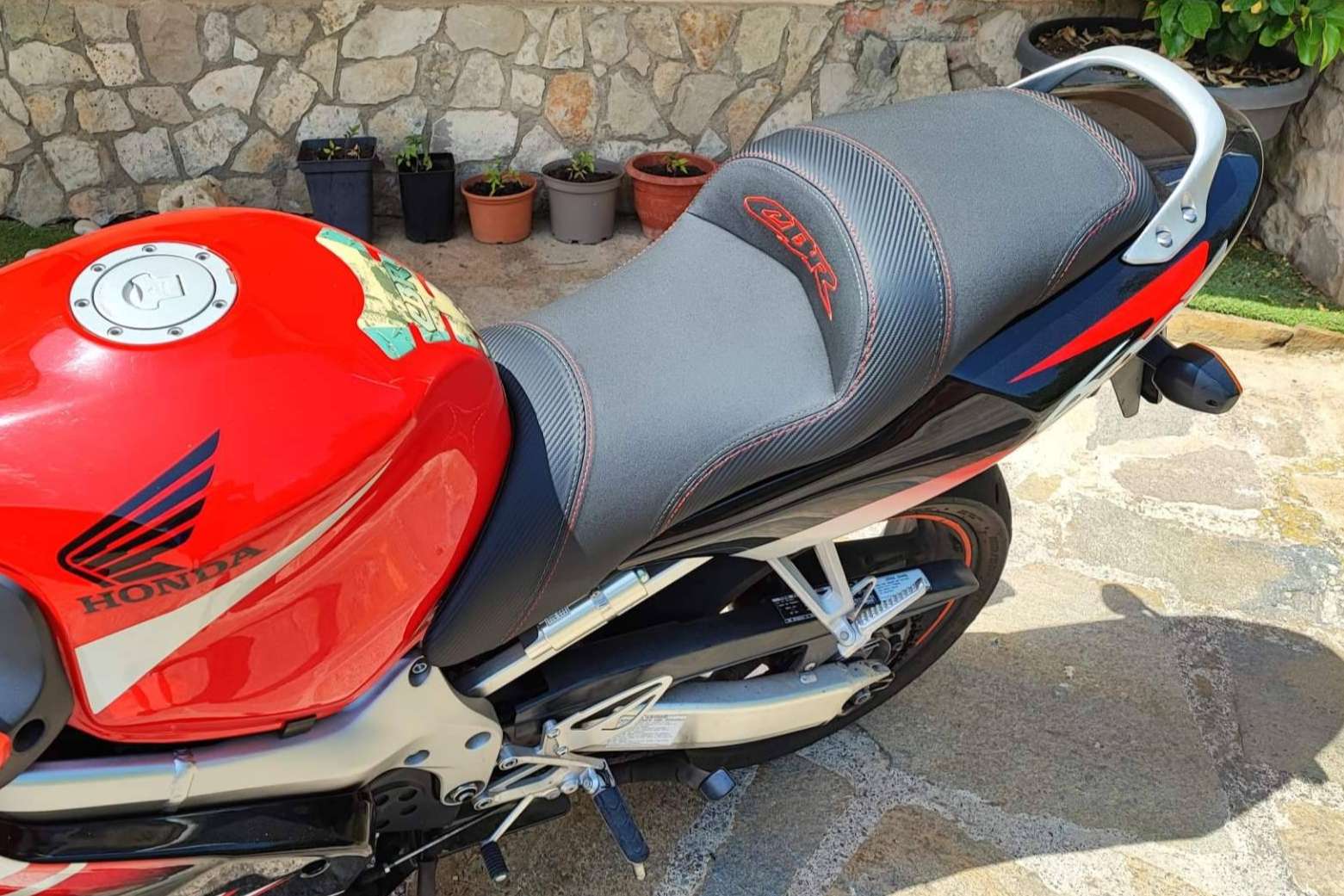 El placer de viajar en moto en verano con los asientos ergonómicos y confortables de JM-Fundas