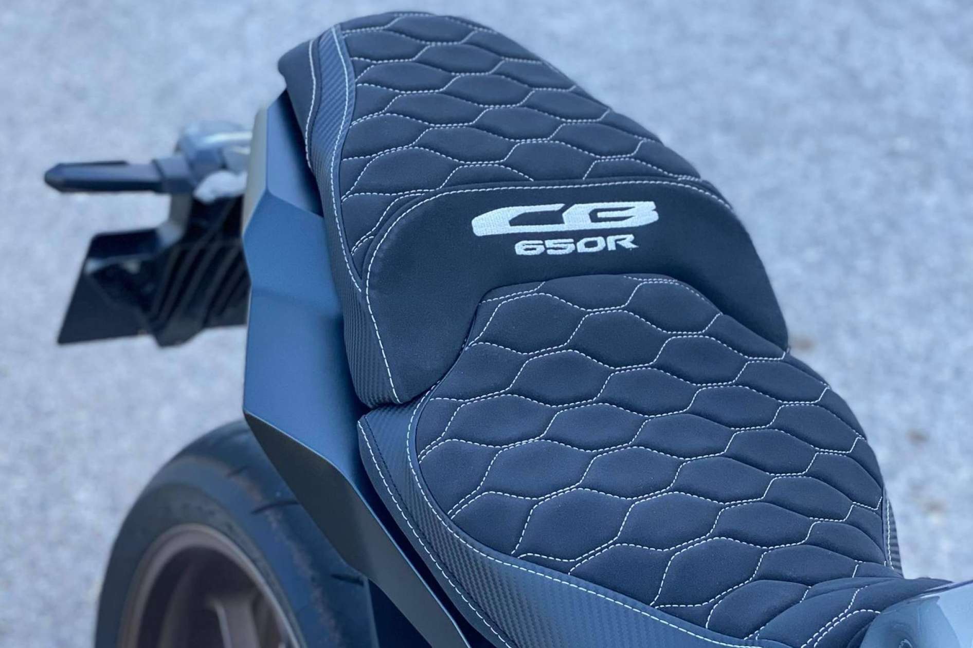 Mayor ergonomía y confort al conducir con asiento de moto de JM-Fundas