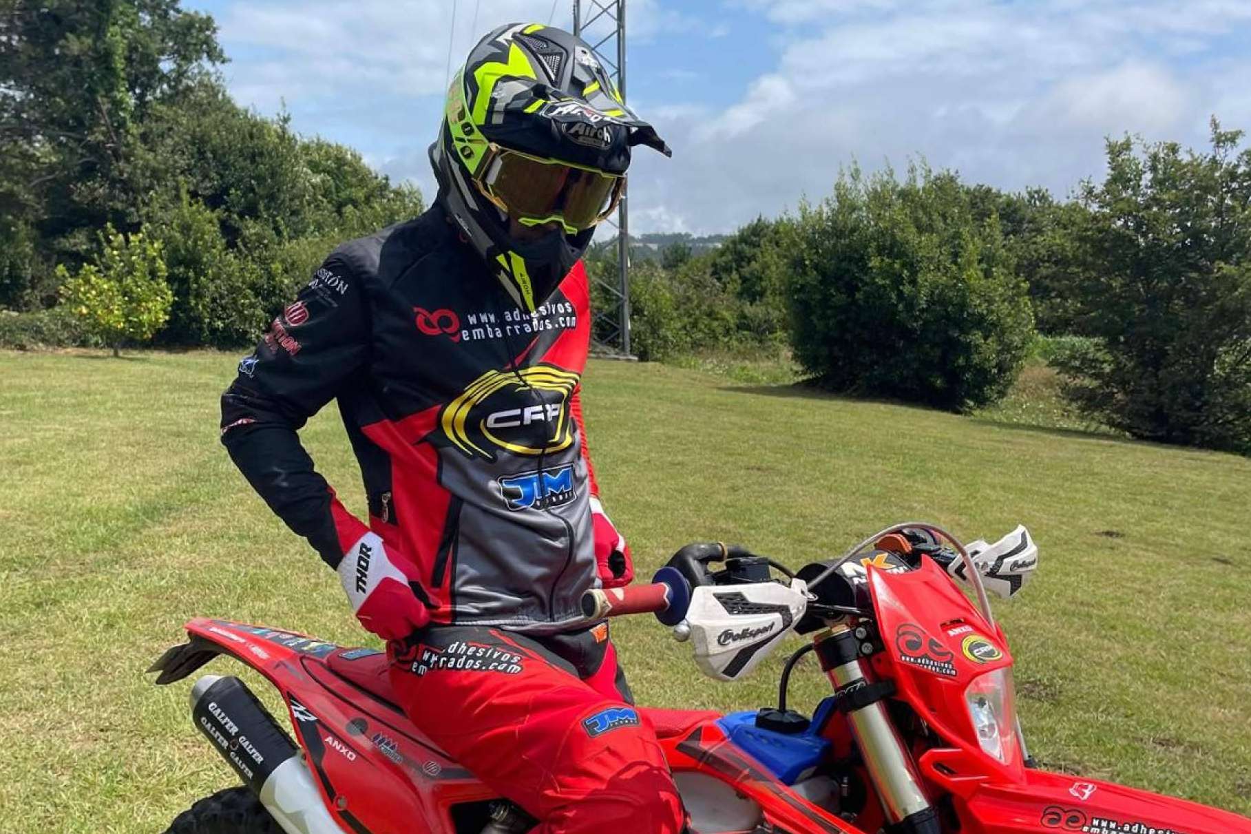 Ropa motocross de calidad y diseño exclusivo con ADHESIVOSEMBARRADOS
