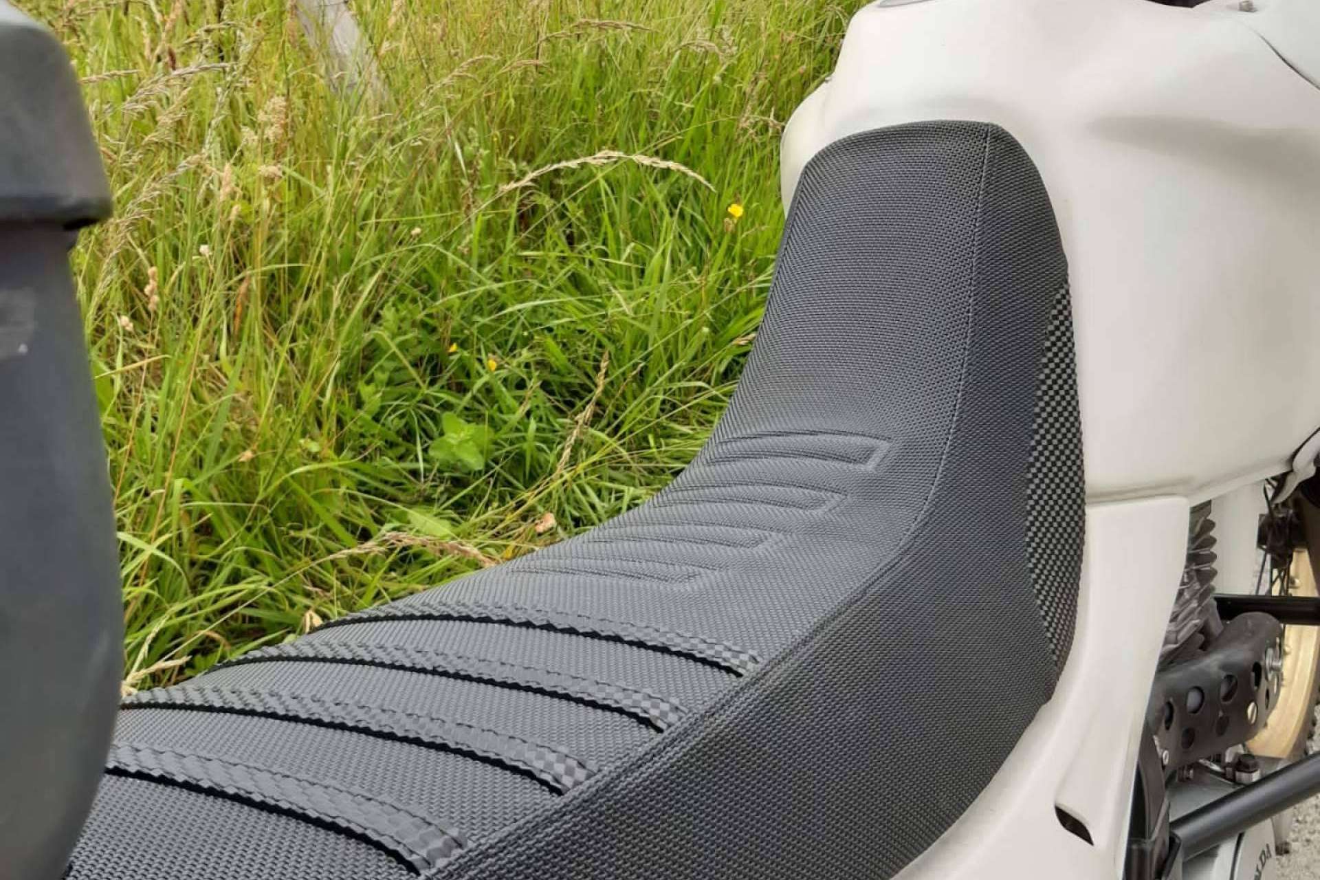 JM Fundas impulsa la personalización de asientos de moto para cualquier temporada