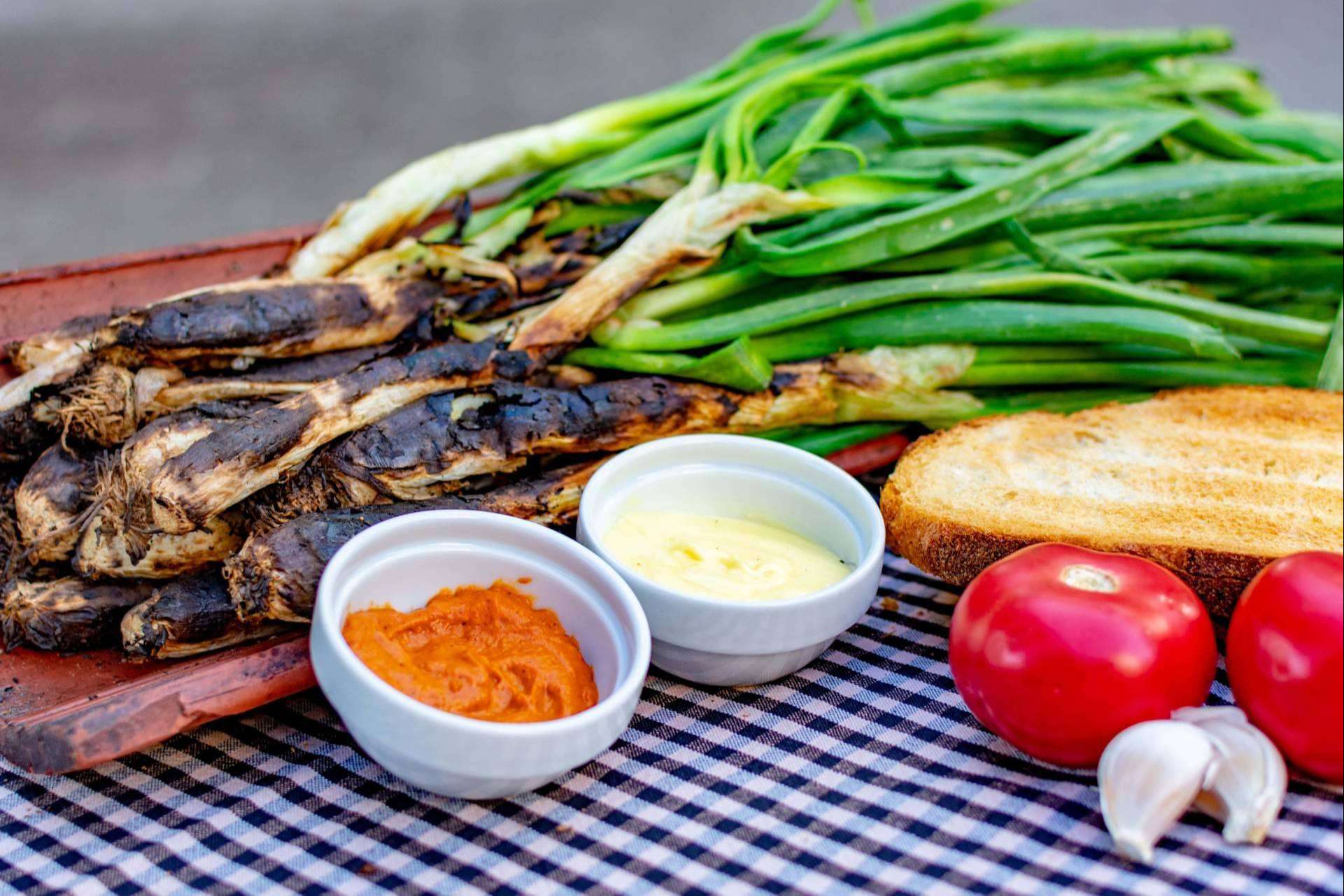Pasa Tapas, la referencia para disfrutar de la auténtica calçotada en Barcelona