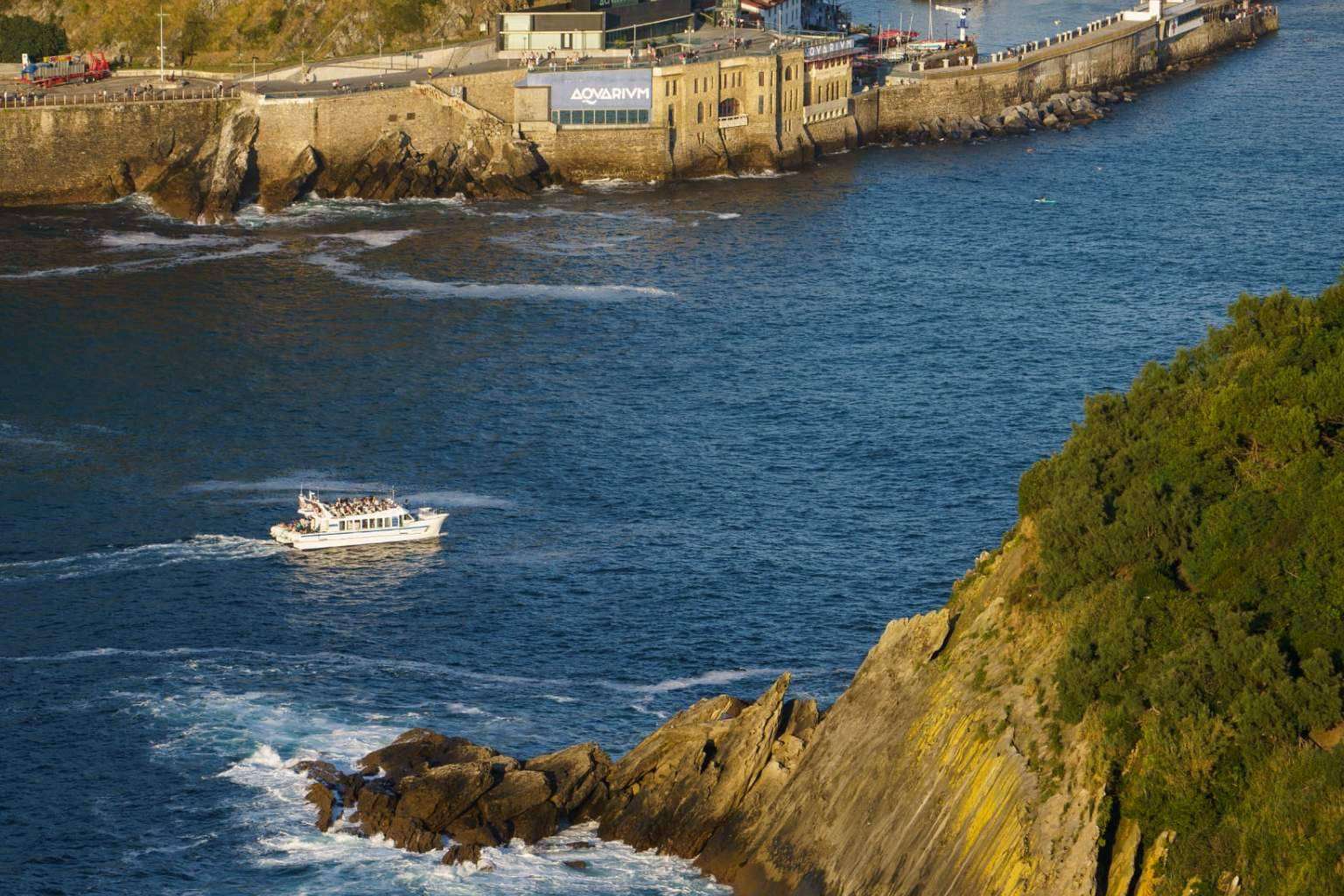 Catamarán Finanzauto Ciudad San Sebastián inicia temporada con tecnología híbrida y 0 emisiones