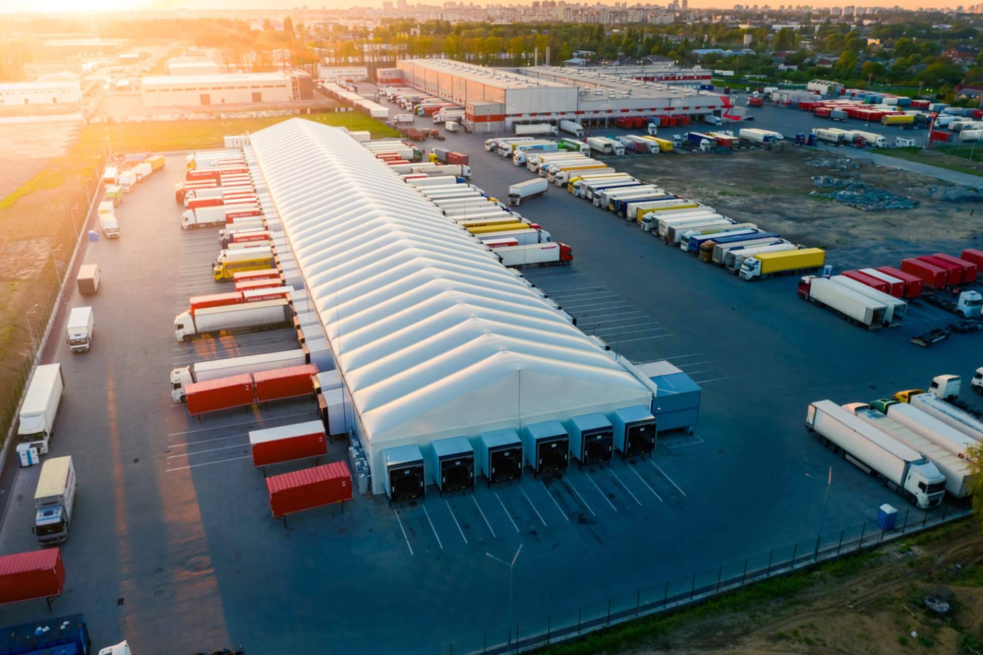 Ibernave presenta sus soluciones de financiación para la adquisición de naves industriales
