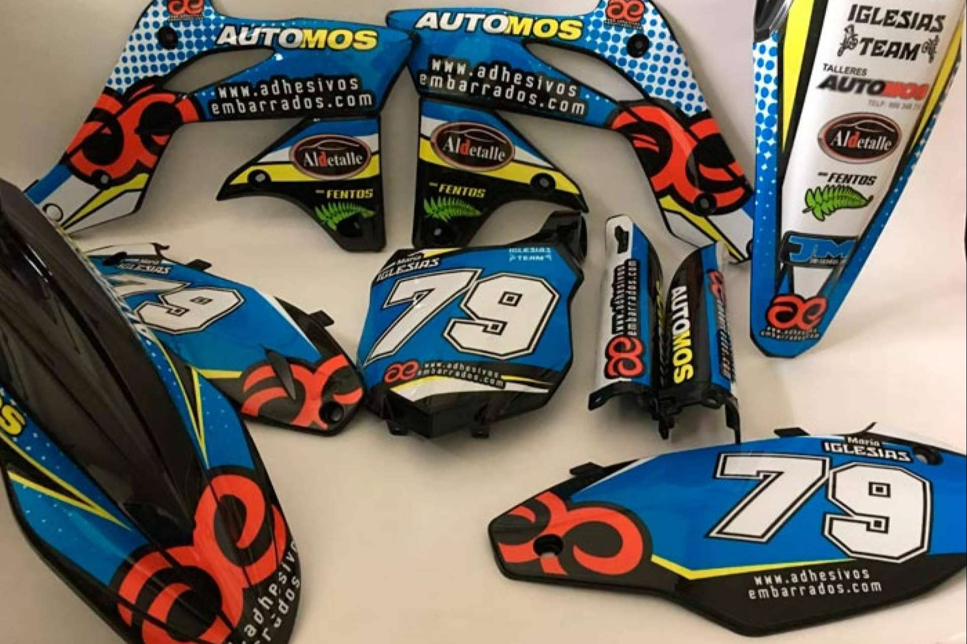 La renovación de motos offroad con plásticos y adhesivos, al alcance gracias a ADHESIVOSEMBARRADOS