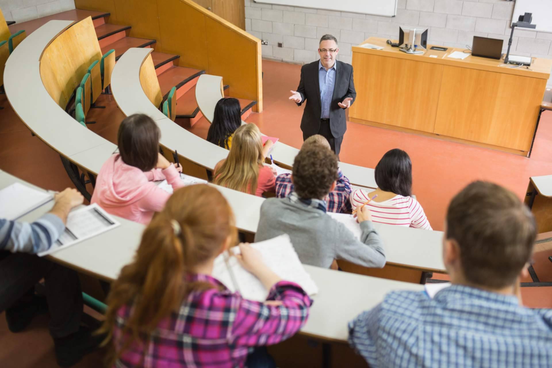 UNISEB, la nueva propuesta educativa presencial para profesionales, con clases en Madrid y Burgos