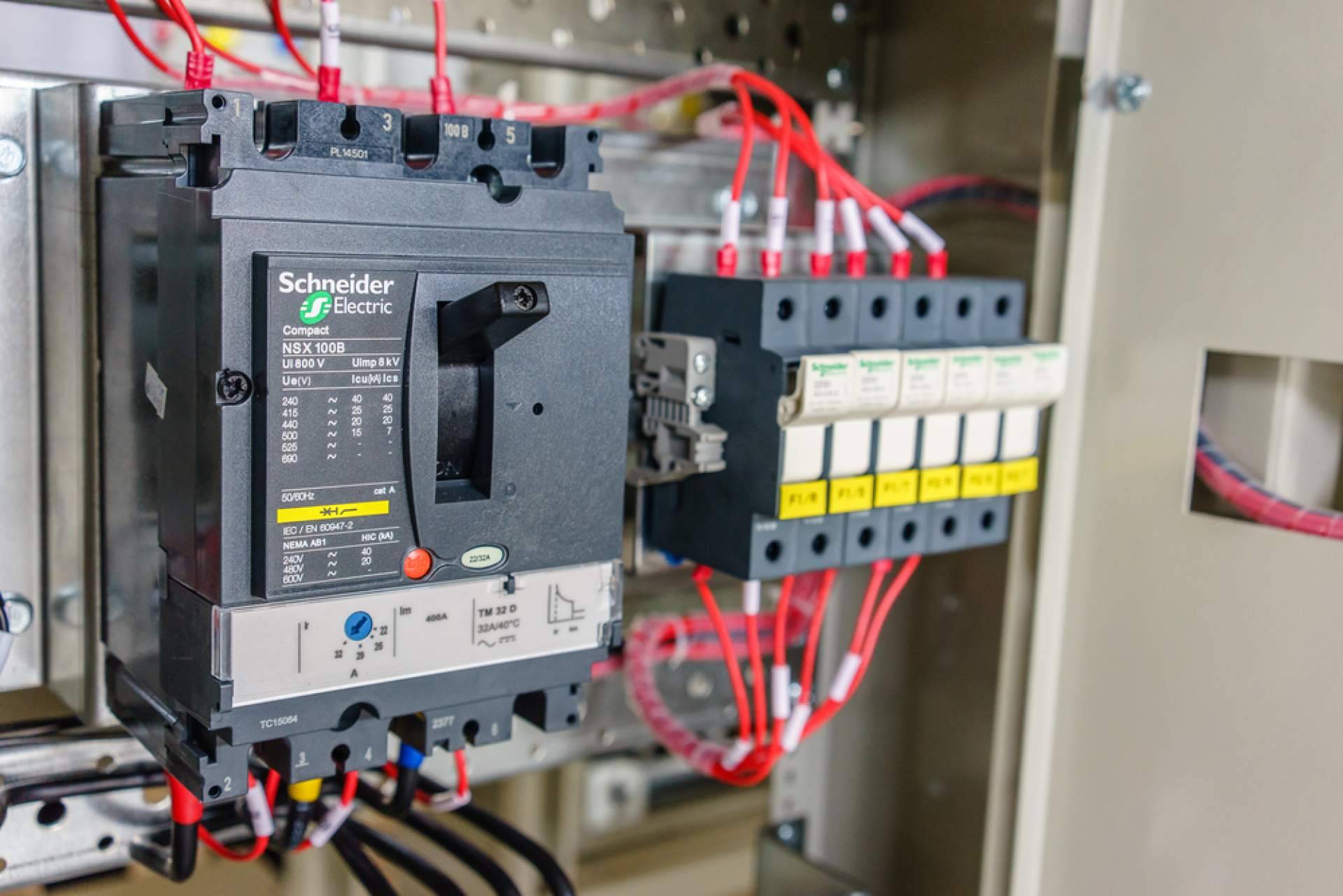 Cadenza Electric ofrece magnetotérmico Schneider con entrega rápida y precios inigualables