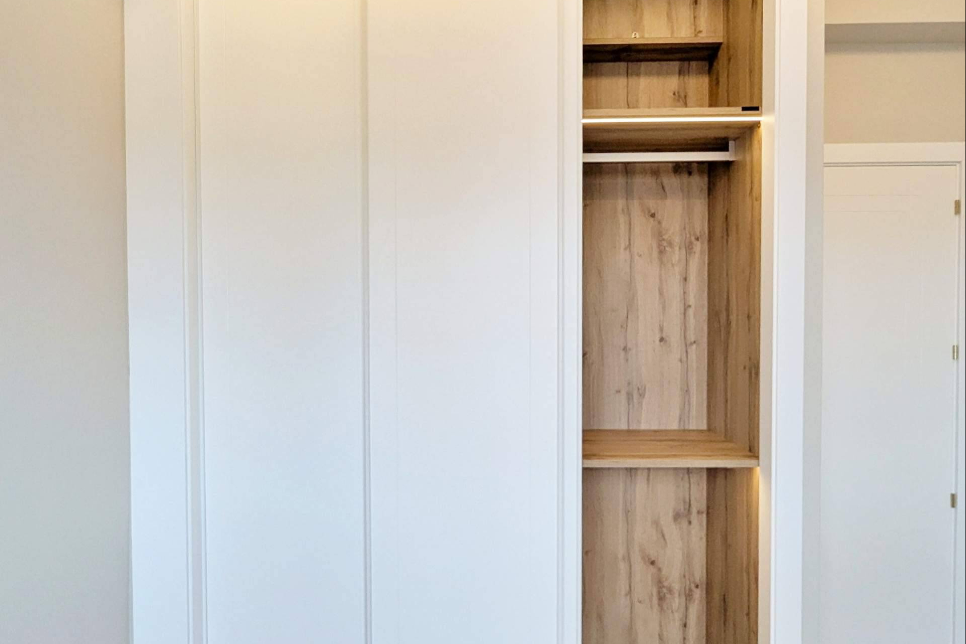 La fabricación de armarios a medida permite optimizar rincones y ganar funcionalidad en el hogar