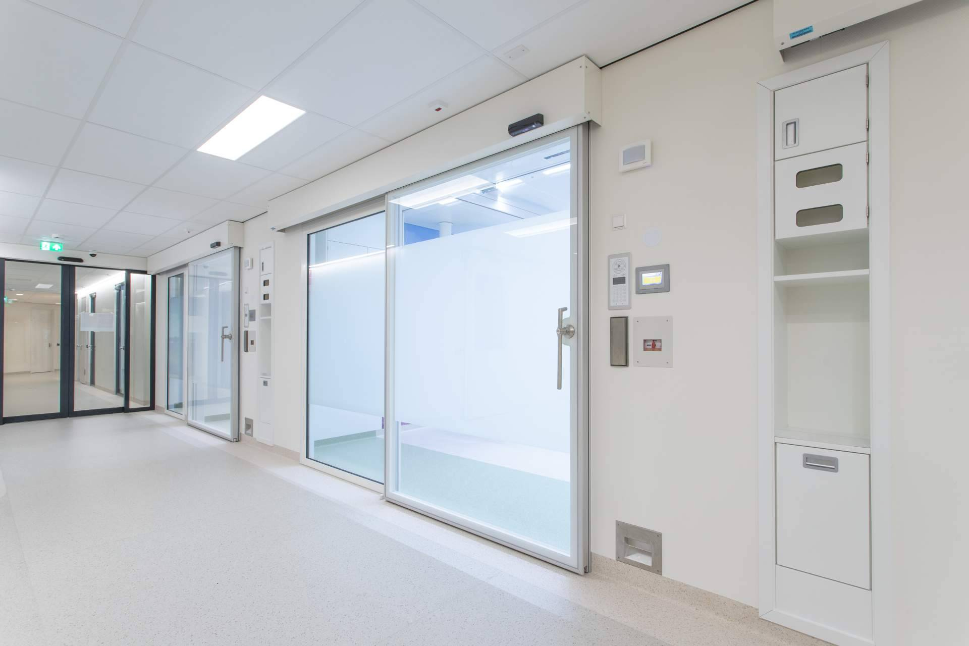 ASSA ABLOY adapta su tecnología de acceso automático a las necesidades del sector hospitalario