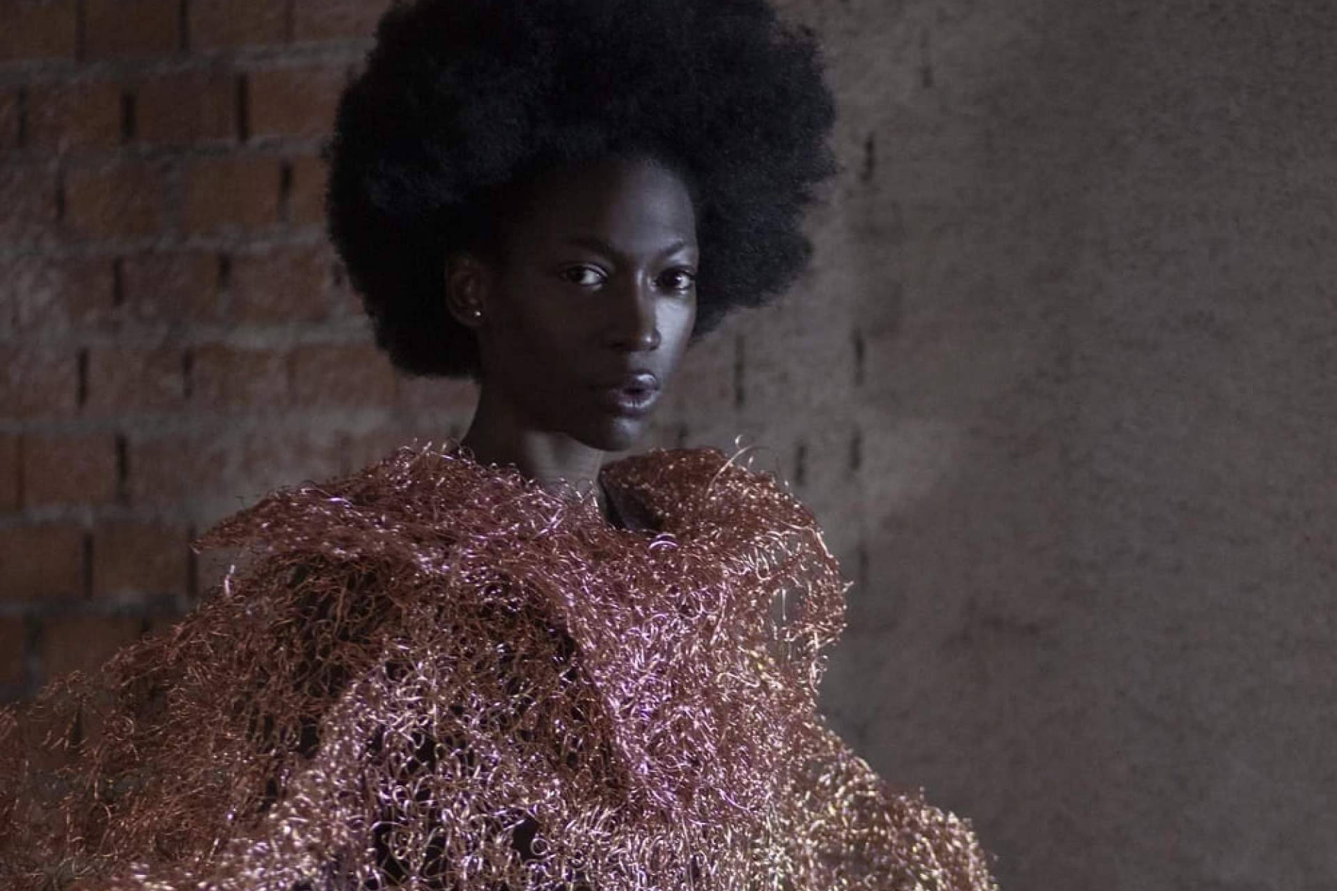 El lenguaje de la moda experimental toma forma en Buj Studio con piezas que exploran el cuerpo y el espacio