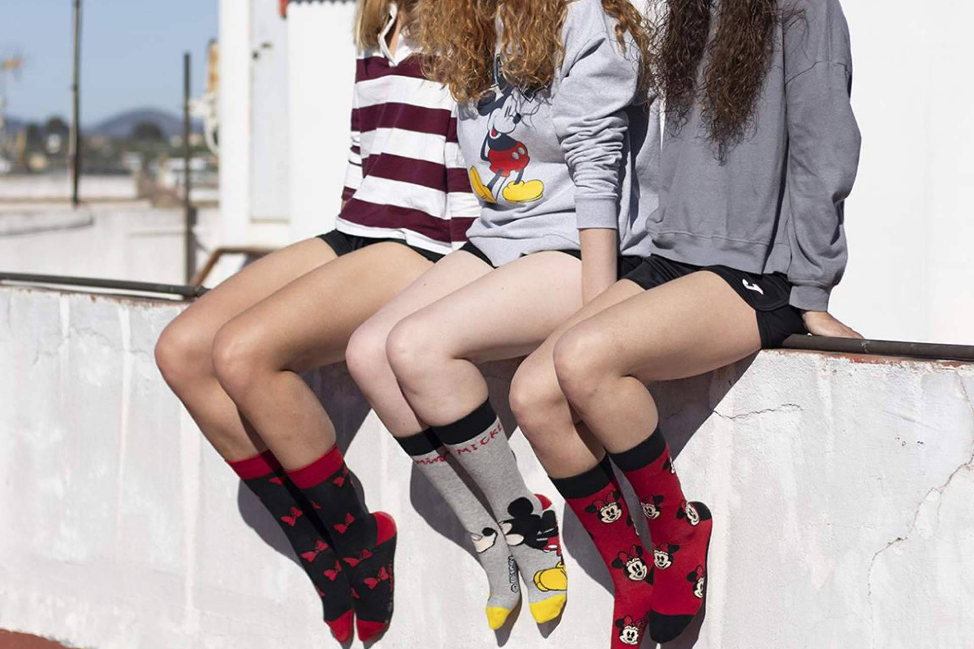 HUESOKK impulsa el estilo cotidiano con prendas que combinan diseño original y comodidad