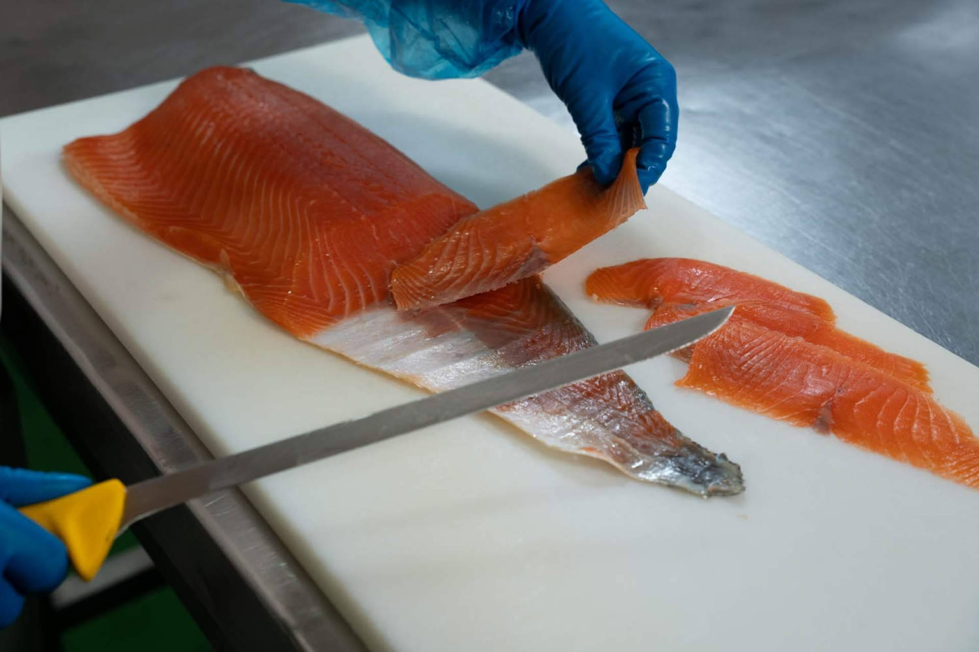 El sabor gourmet del salmón ahumado artesanal llega a todos los hogares a través de Anfele Ahumados