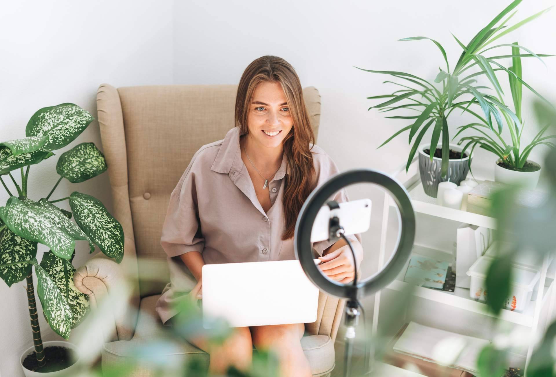 Las tendencias en marketing de influencers para finales de 2025 consolidan el auge de los microcreadores