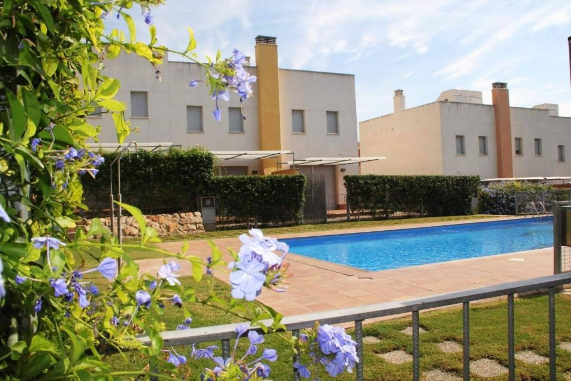 Complejo vacacional en Costa Dorada con acceso a playa y PortAventura, pensado para familias
