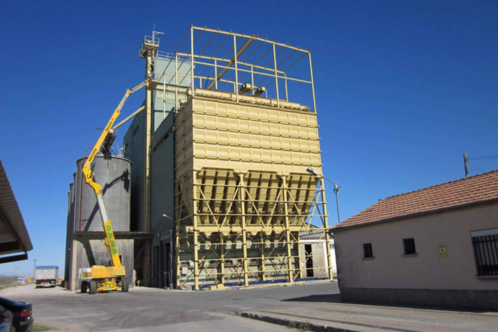 CM Barreal refuerza su modelo industrial con soluciones innovadoras en silos metálicos personalizados